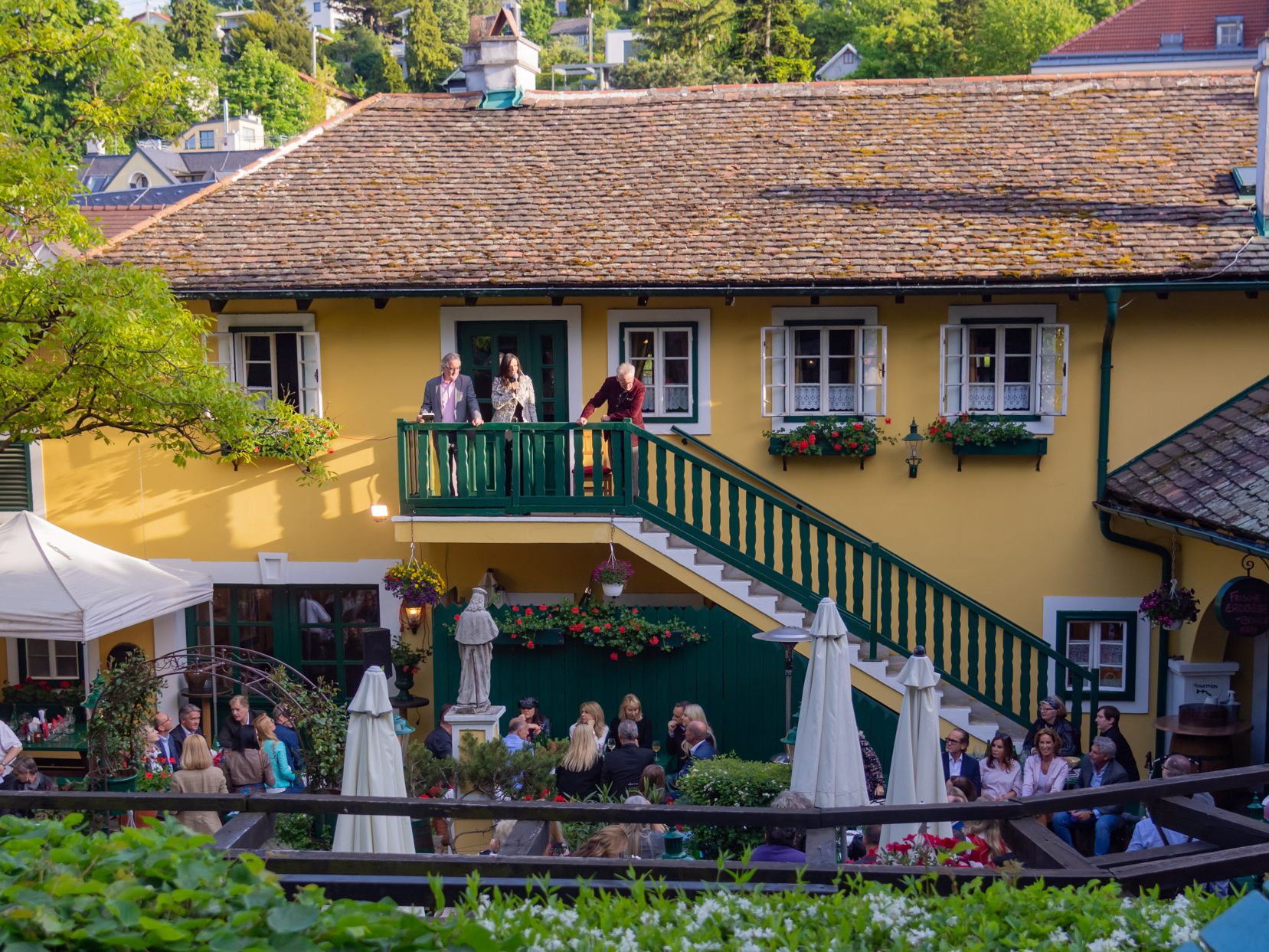 20210601 Buchpraesentation  echomedia Verlag -Wie man unverschaemt reich und beruehmt wird- von und mit Robert Sommer und Christian Mucha