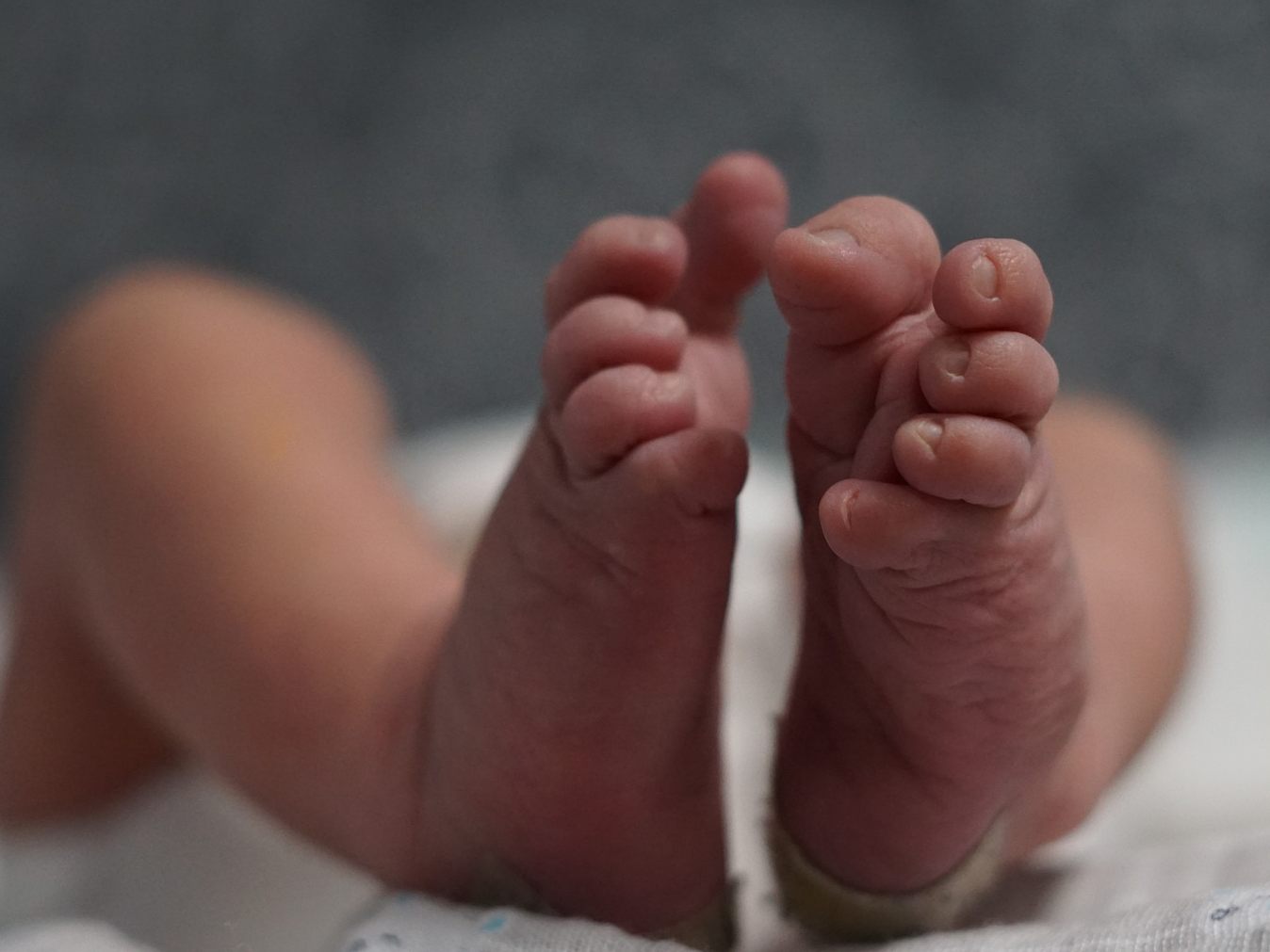 Das kleine Mädchen schwebt in Lebensgefahr.