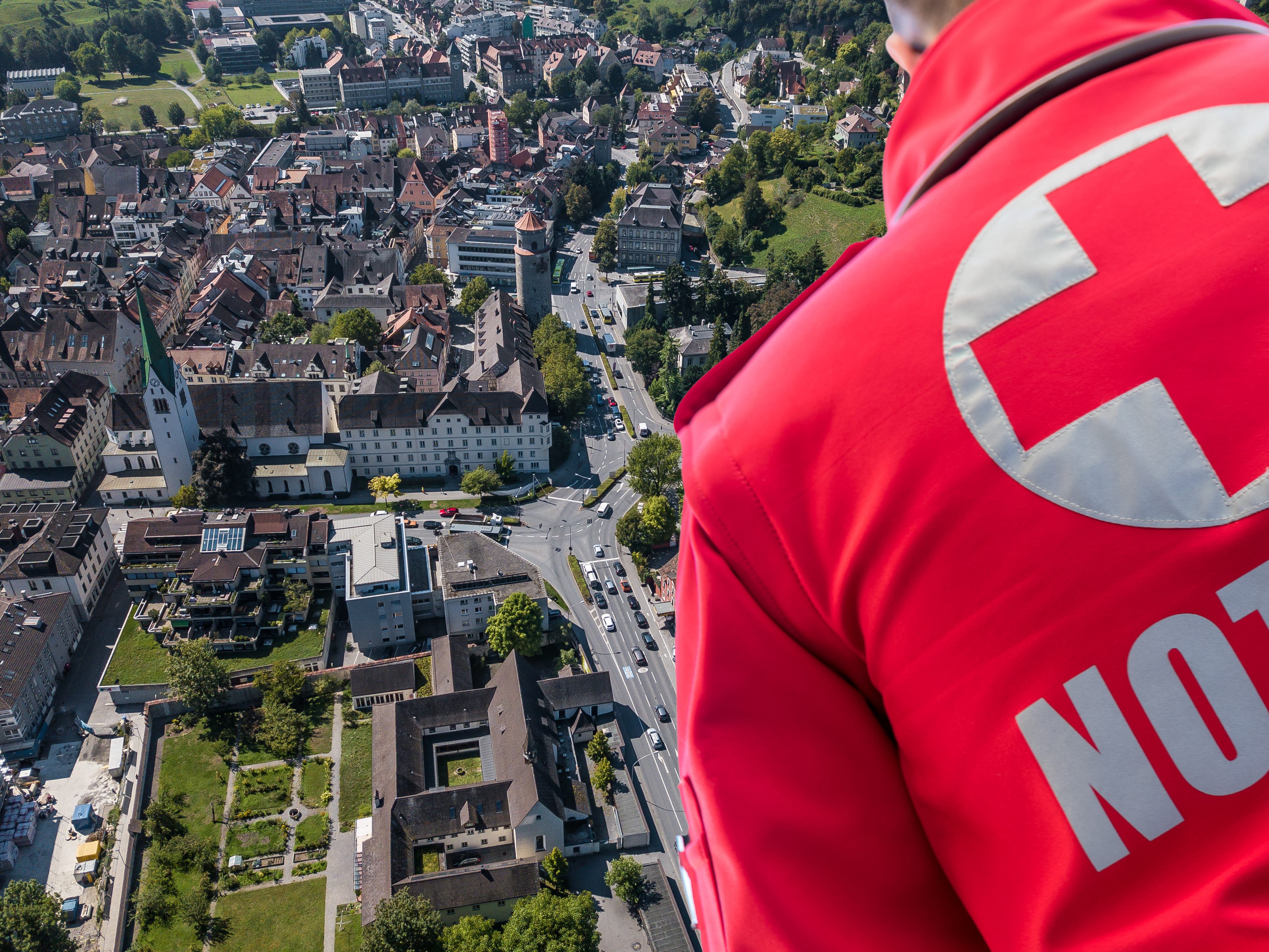 Mopedfahrerin in Feldkirch bei Kollision an Kreuzung schwer verletzt.