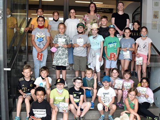 Kinder der 3a-Klasse, Volksschule Markt, mit Pädagogin Julia Oberhauser