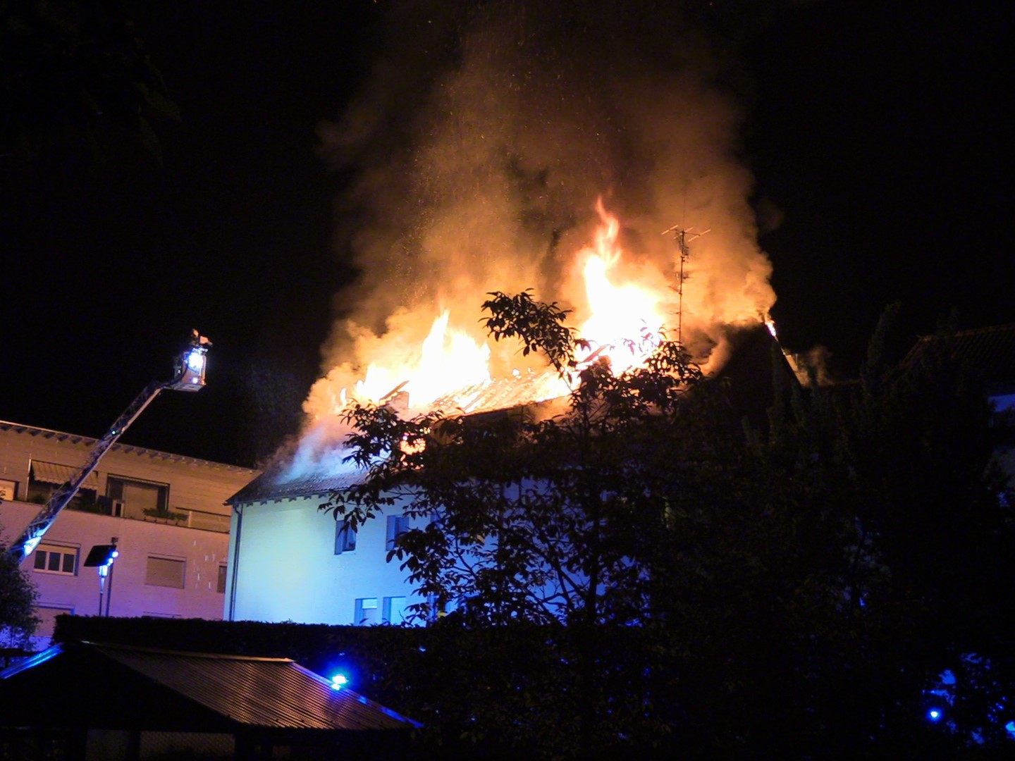 Ein Dachstuhlbrand in Bregenz forderte ein Todesopfer.
