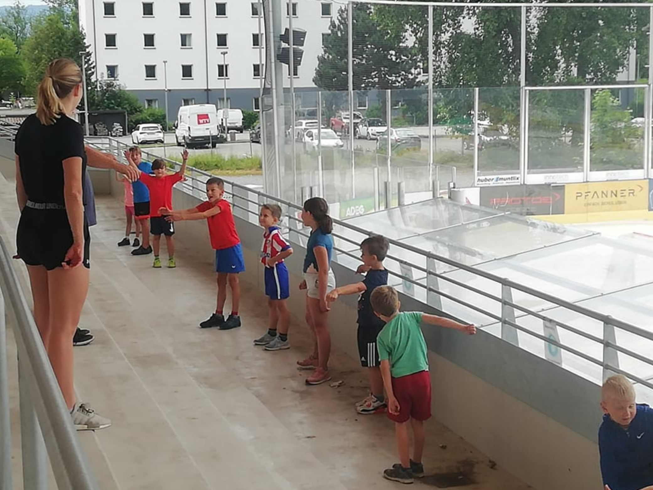 Die Emser Hockey-Kids waren in den vergangenen Wochen voll motiviert beim diesjährigen Sommertraining dabei Die Emser Hockey-Kids waren in den vergangenen Wochen voll motiviert beim diesjährigen Sommertraining dabei