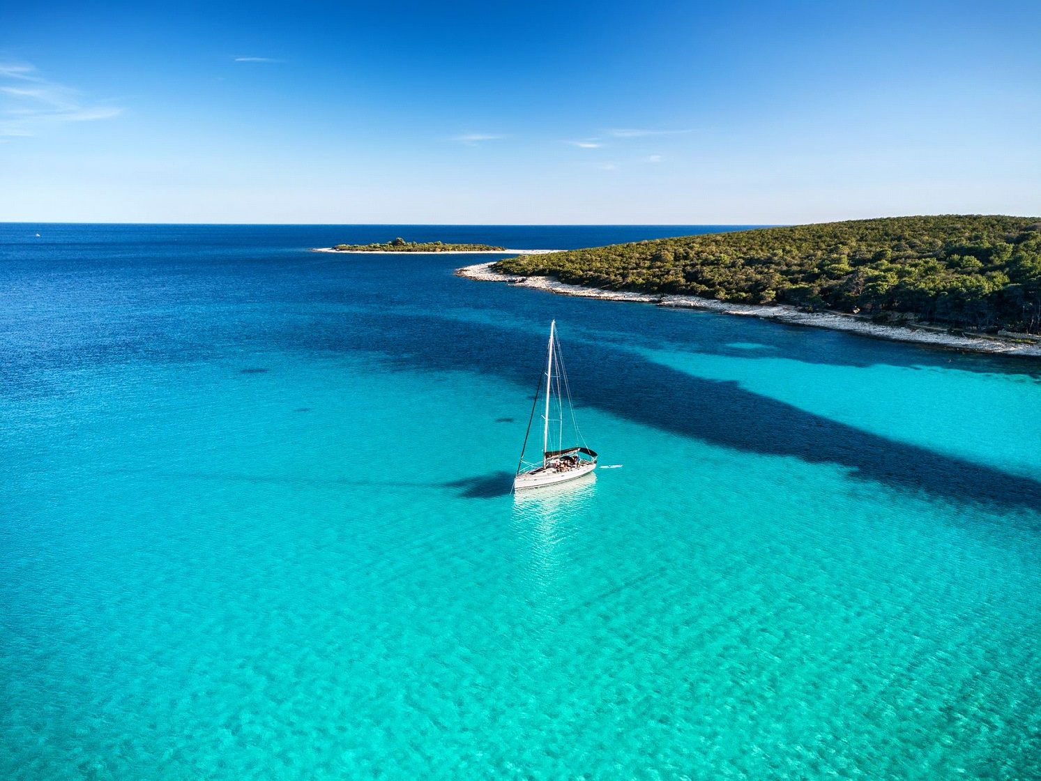 Der beste Weg, die Küste und die Inseln der Region Zadar zu erkunden, ist ein Segeltrip.