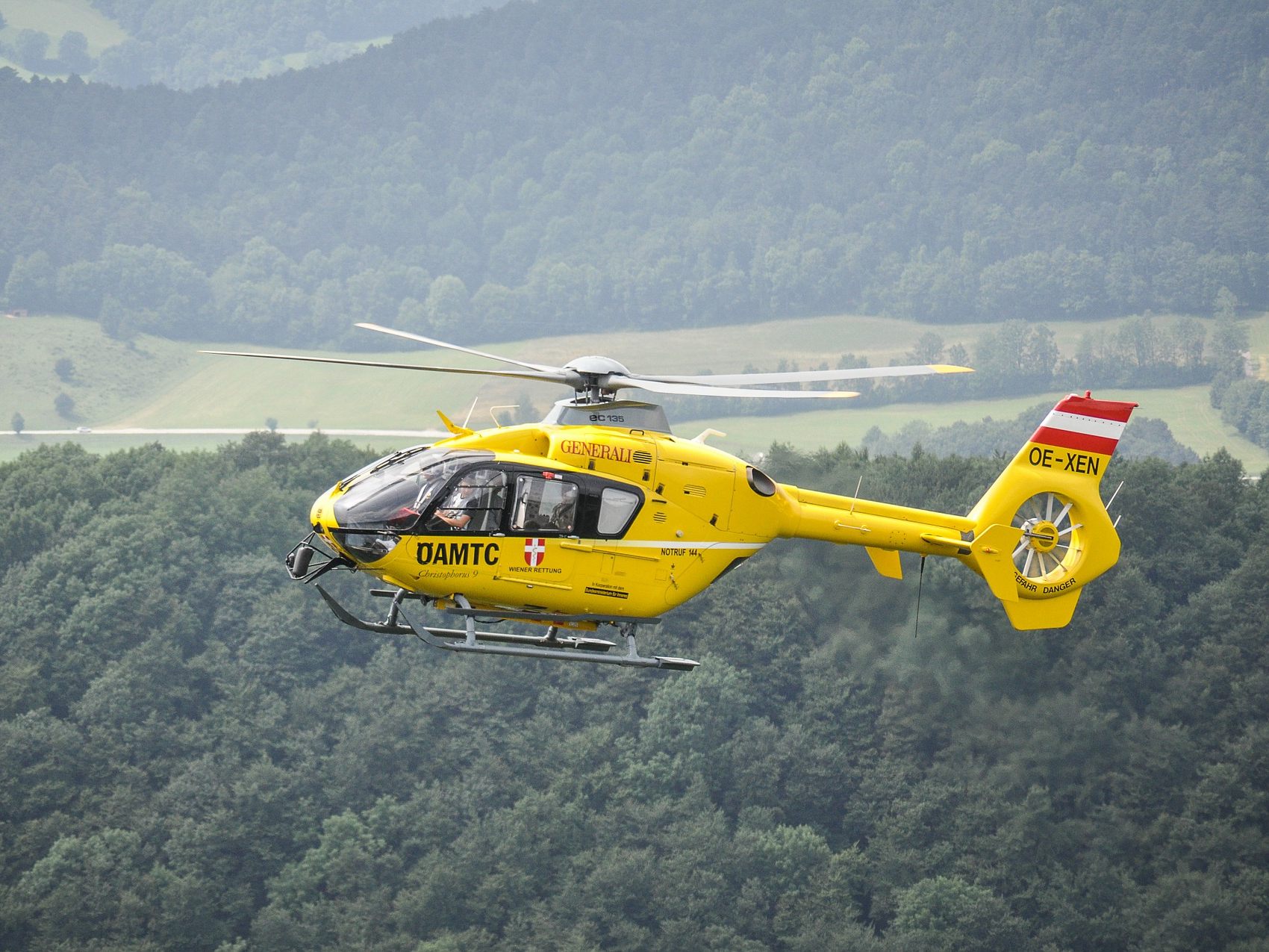 Mit dem Notarzthubschrauber wurde der Verletzte ins Spital gebracht.