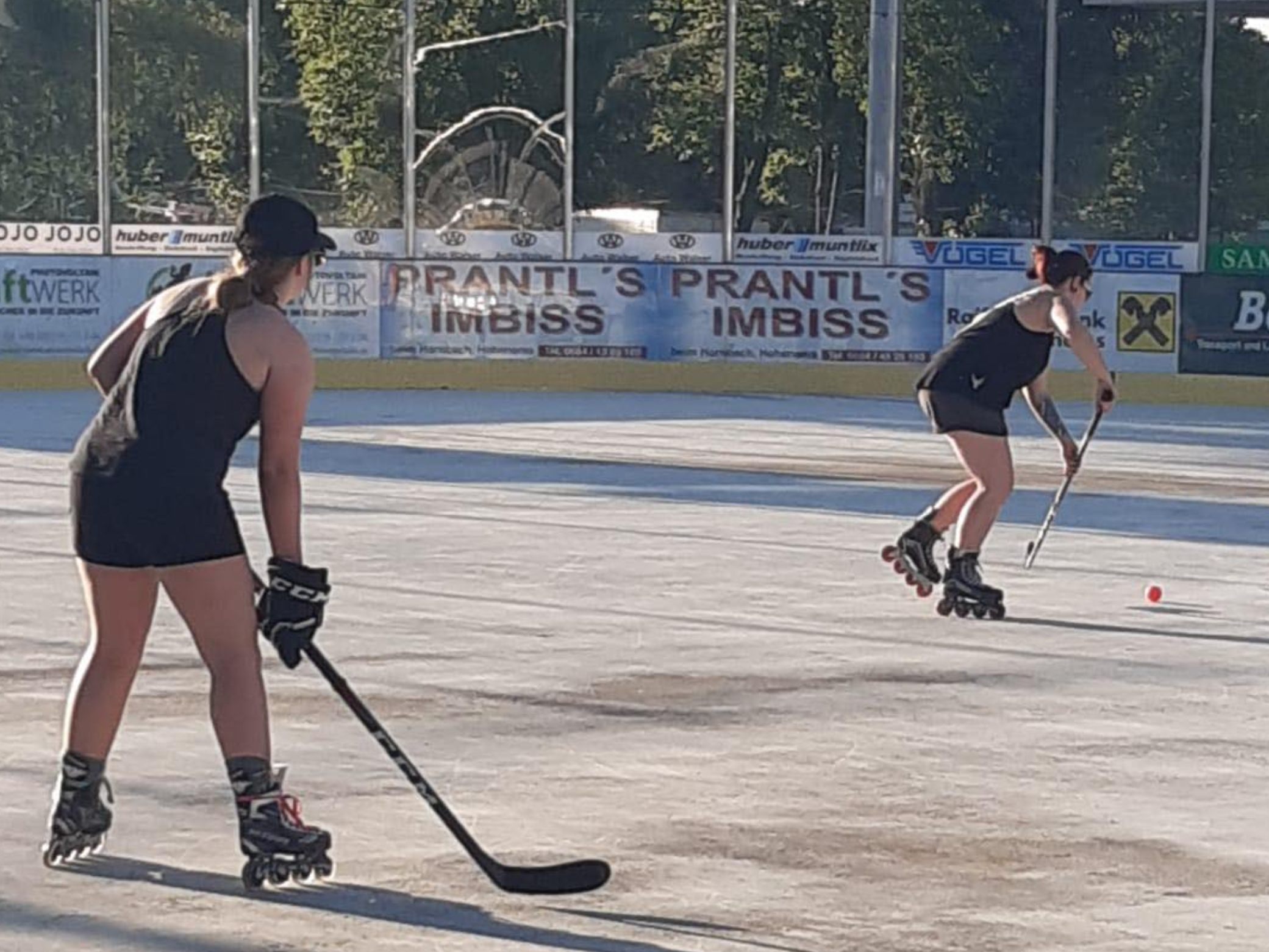 Auch die Emser Hockeyladies bereiten sich seit einigen Wochen auf die neue Saison vor Auch die Emser Hockeyladies bereiten sich seit einigen Wochen auf die neue Saison vor