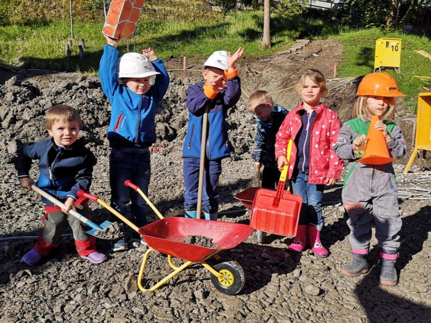 Spatenstich beim Kinderhaus in Egg.