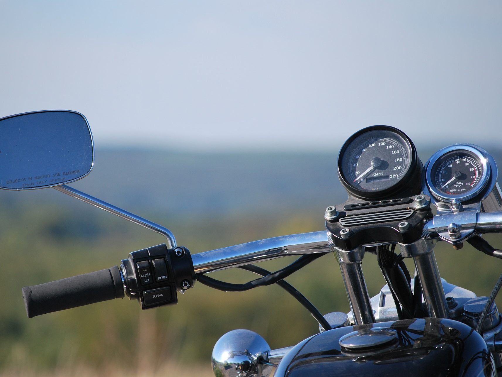 Zwei Motorradlenker rasten durch den Bezirk Lilienfeld.