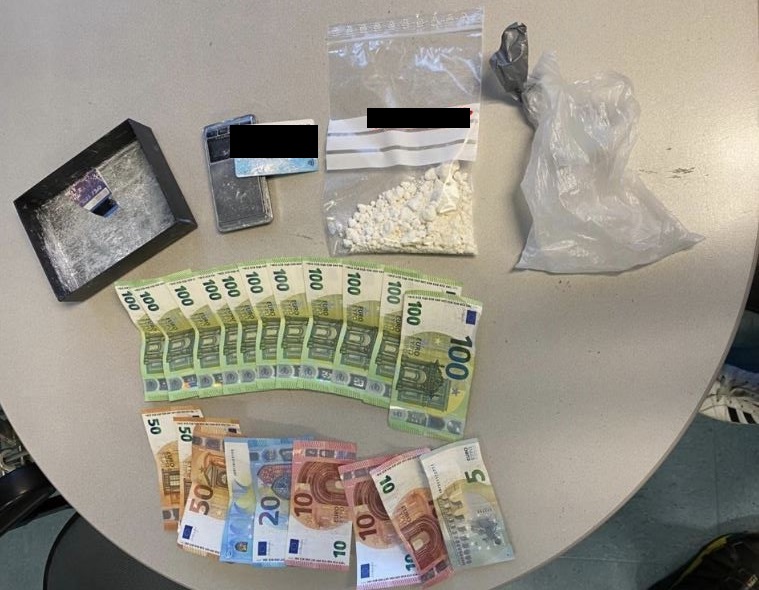 Die Polizei konnte Speed und Bargeld konfiszieren.