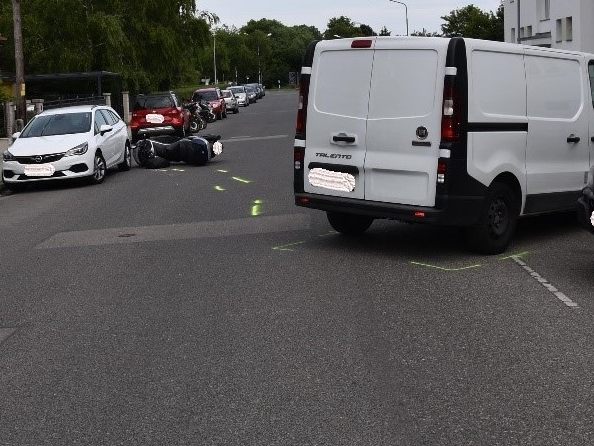 Der Motorradfahrer wurde schwer verletzt.