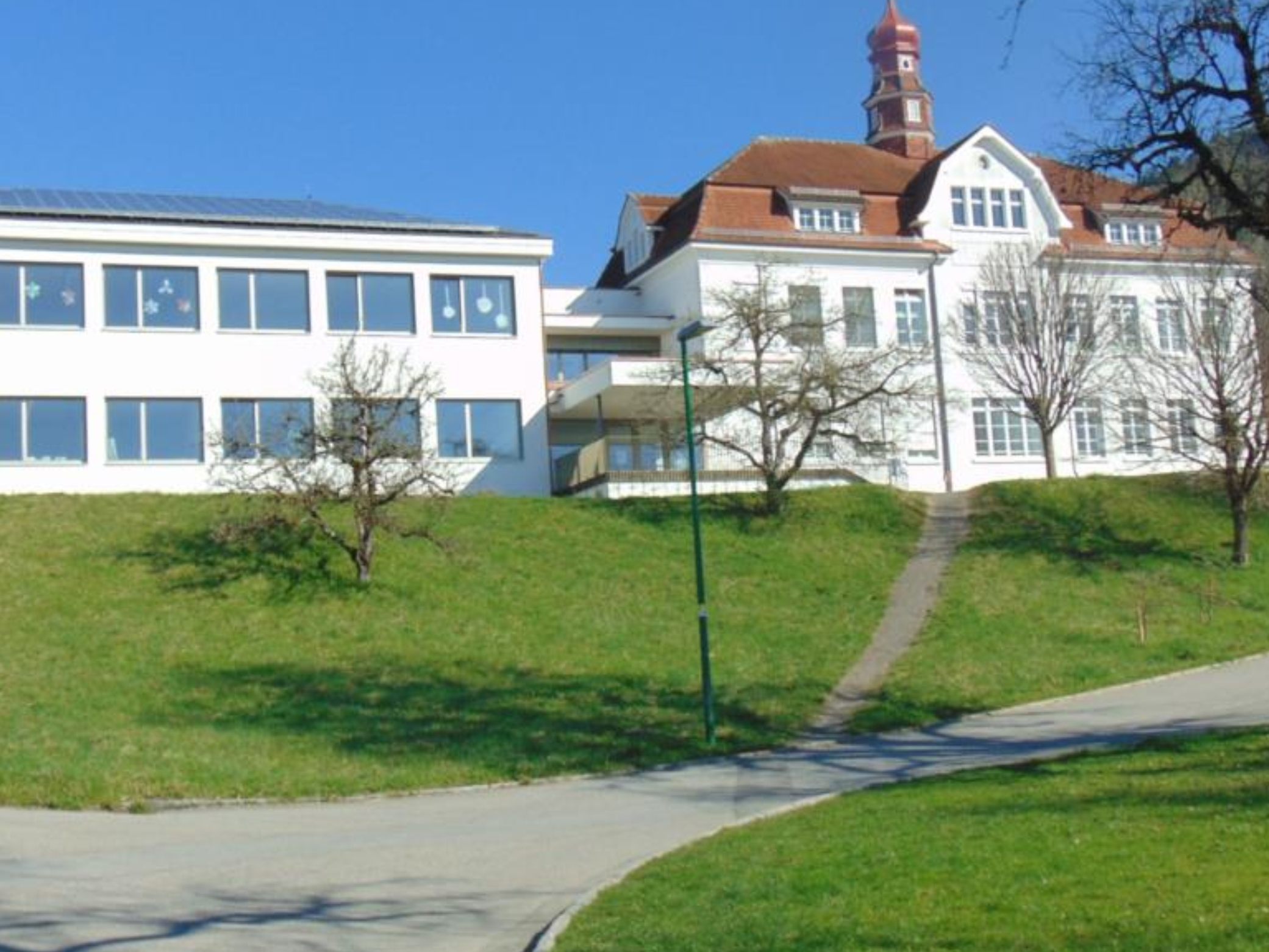 Die Volksschule gehört zu den größten Wärmeverbrauchern der Gemeinde, wobei der Bedarf im vergangenen Jahr aufgrund coronakonformen Lüftungsverhalten gestiegen ist