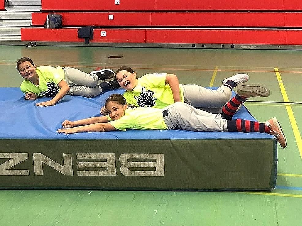 Die Mädchen hatten viel Freude bei den Trainingseinheiten im Baseballsommercamp.