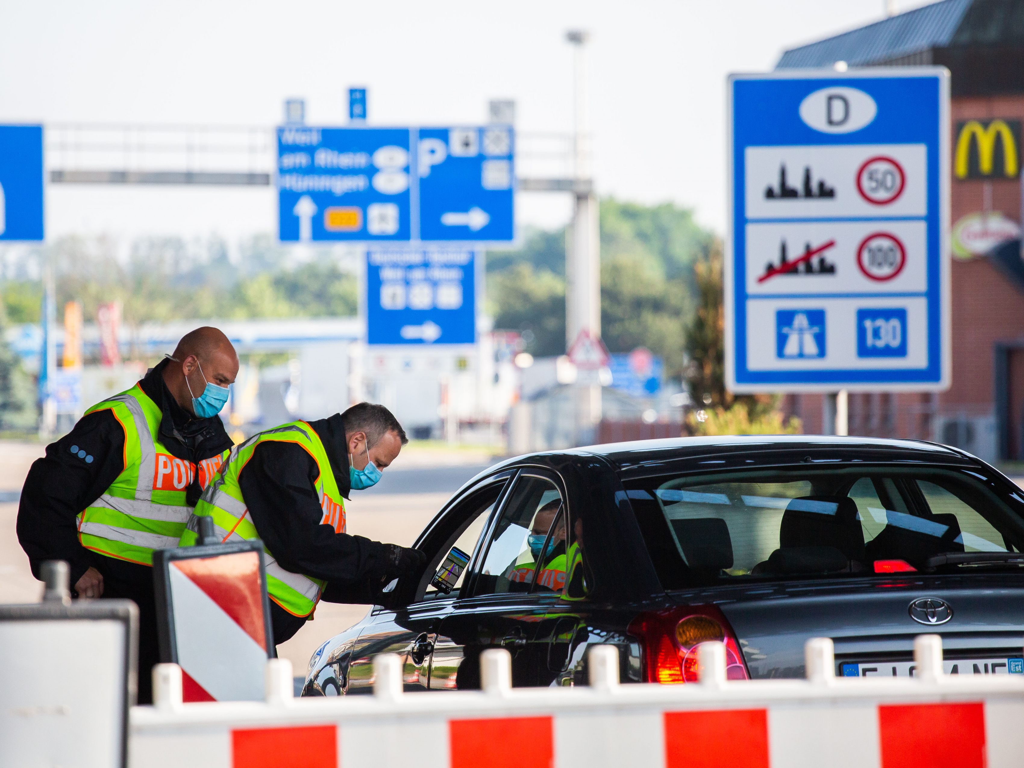 Die Rechtsberatung steht Mitgliedern des Clubs bei diesen und anderen Problemen auf Reisen, etwa auch bei Flugausfällen oder Mängeln am Urlaubsort, zur Verfügung.
