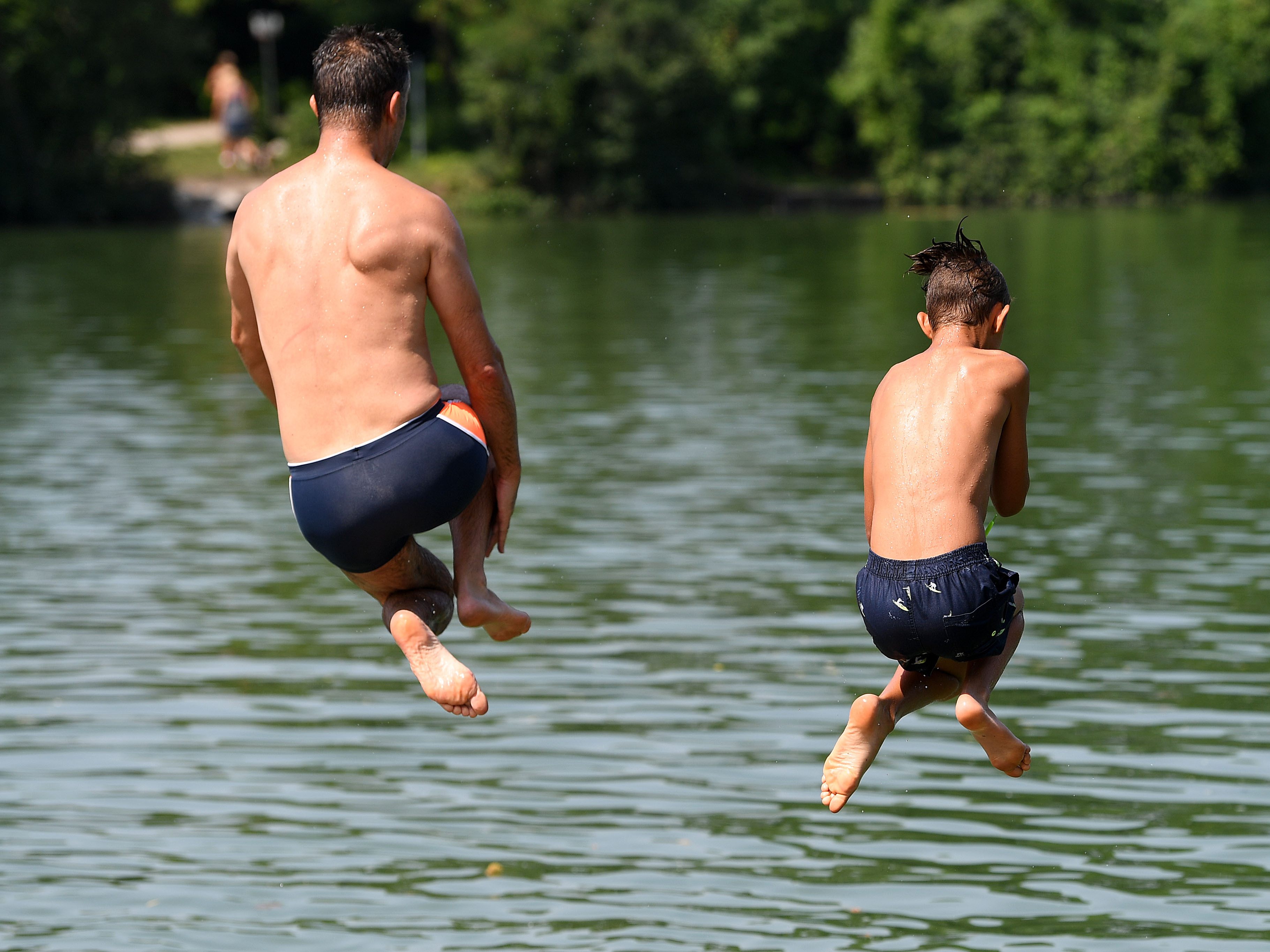 Kinder und Jugendliche sollen die Ferien genießen und Freunde treffen.