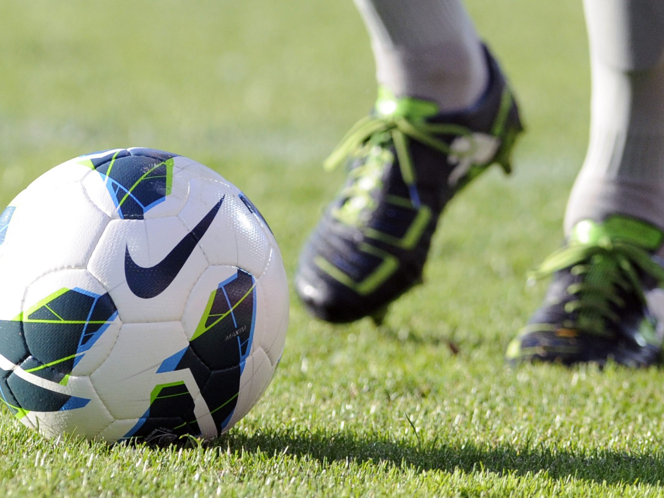 Die Fußball-EM brachte bereits Schreckliches mit sich. Die Fußball-EM brachte bereits Schreckliches mit sich.