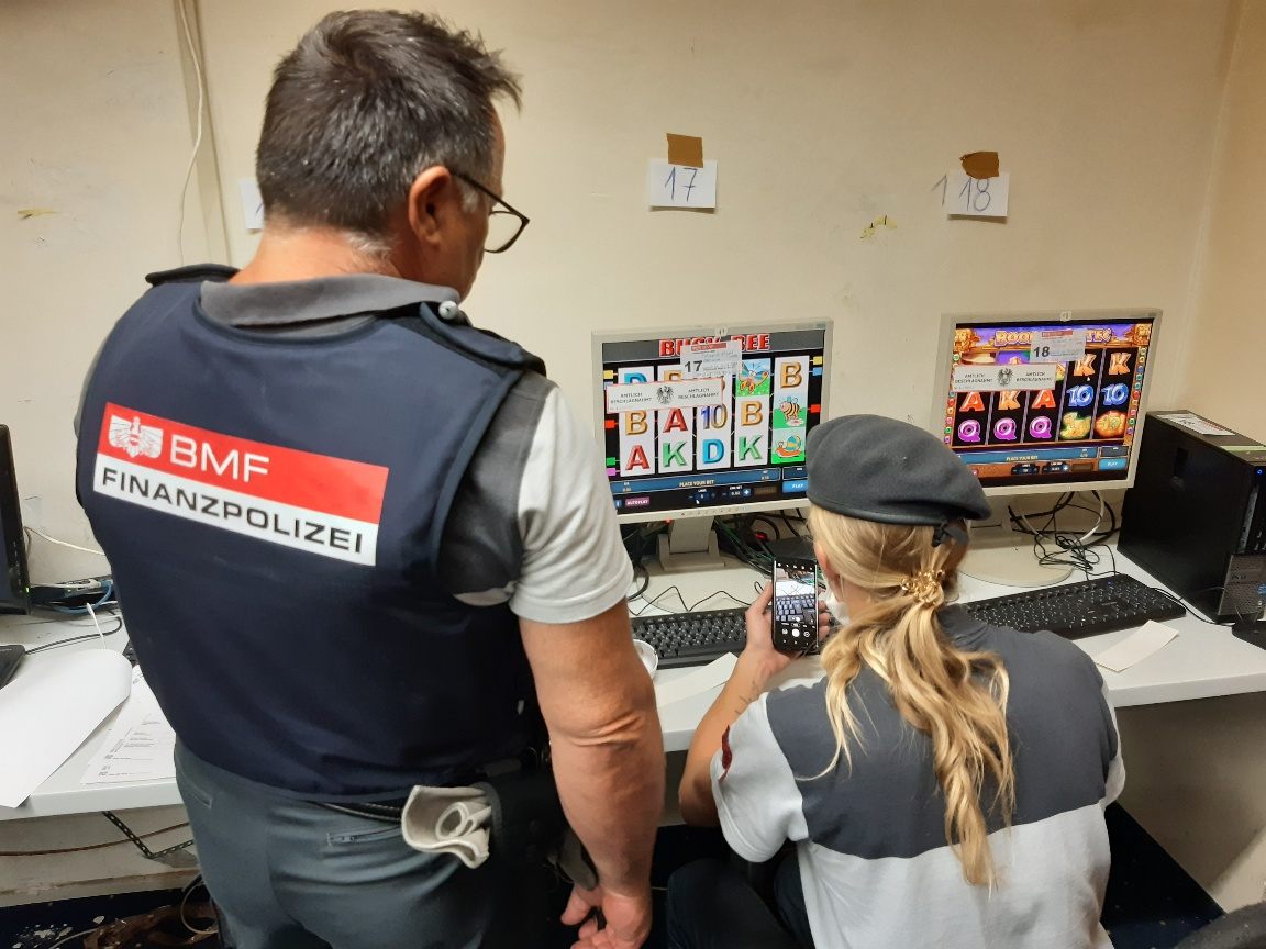 Wien-Ottakring: Rekordaufgriff von 18 Automaten in einem einzigen Lokal. Wien-Ottakring: Rekordaufgriff von 18 Automaten in einem einzigen Lokal.