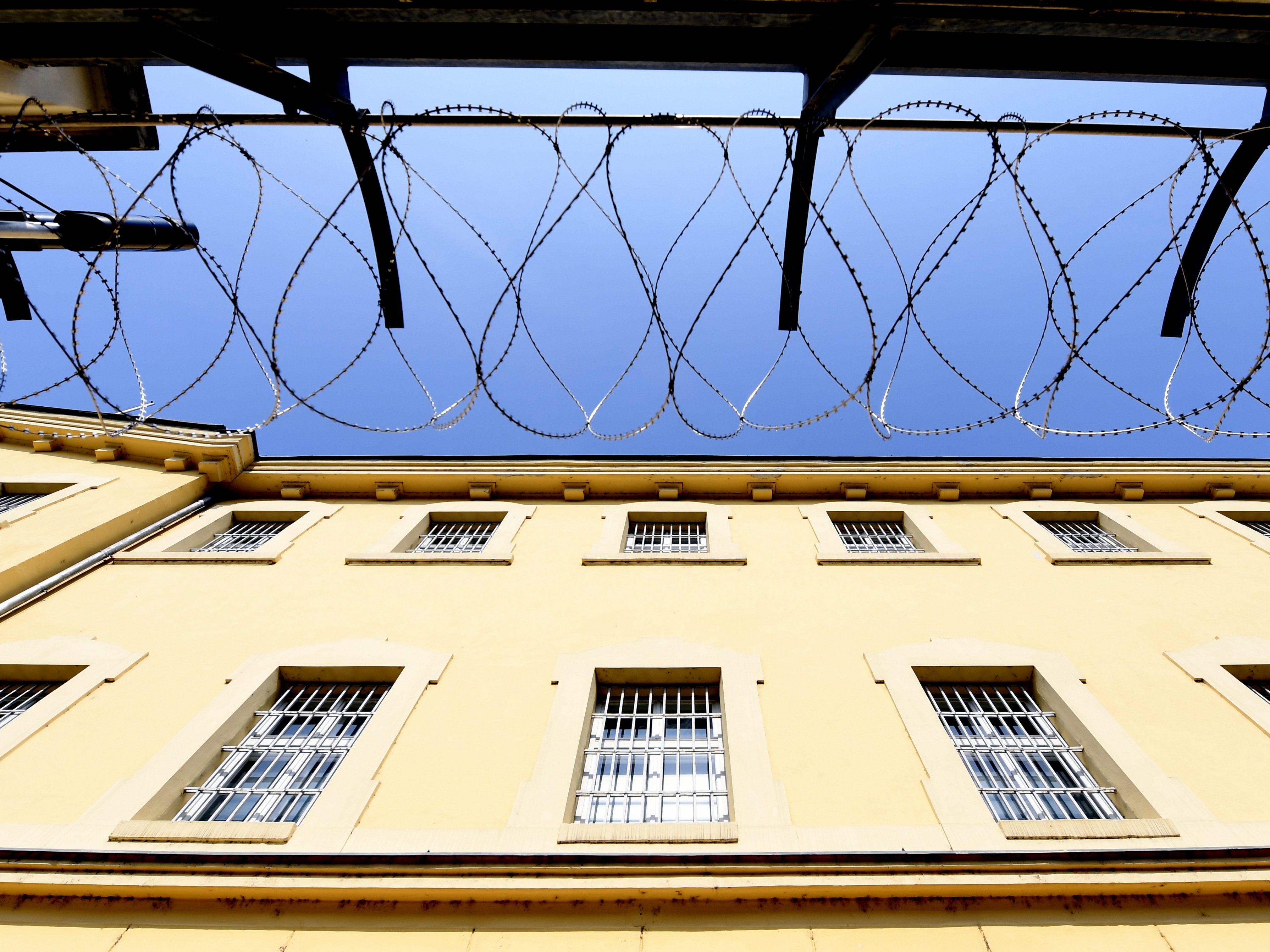 Ein Toter bei Brand in Haftraum der Justizanstalt Krems. Ein Toter bei Brand in Haftraum der Justizanstalt Krems.