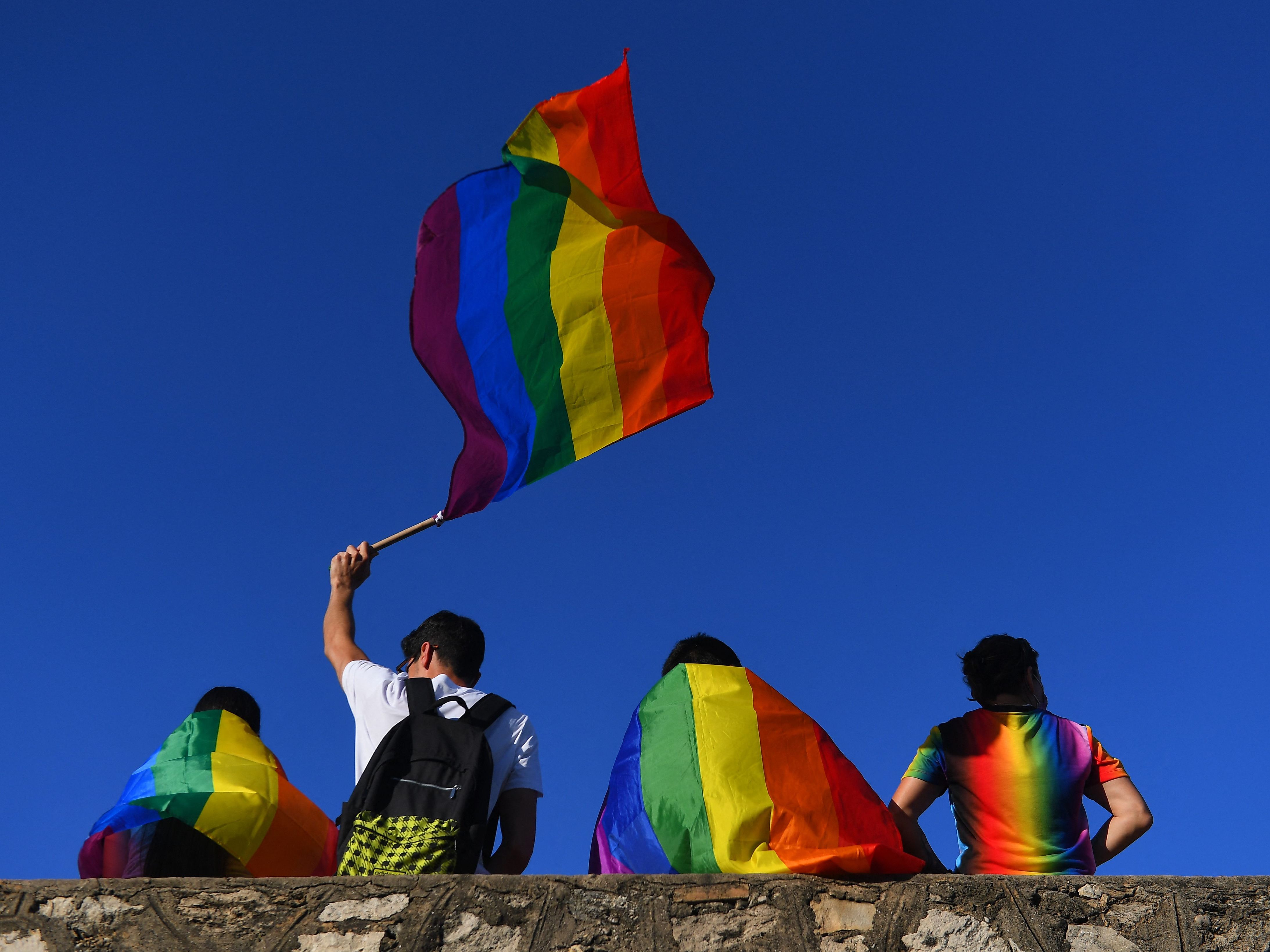 Die Grünen organisieren eine LGBTIQ-Mahnwache an der ungarischen Grenze. Die Grünen organisieren eine LGBTIQ-Mahnwache an der ungarischen Grenze.