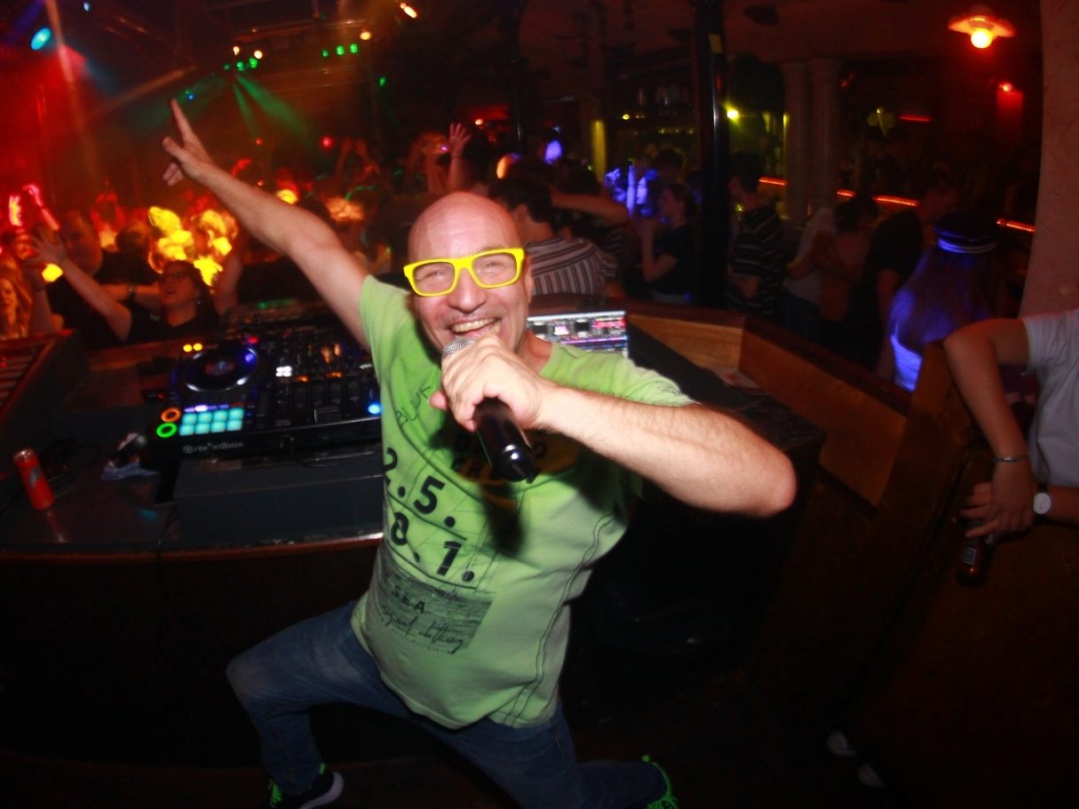 Das erste Partywochenende war ein voller Erfolg. Das erste Partywochenende war ein voller Erfolg.