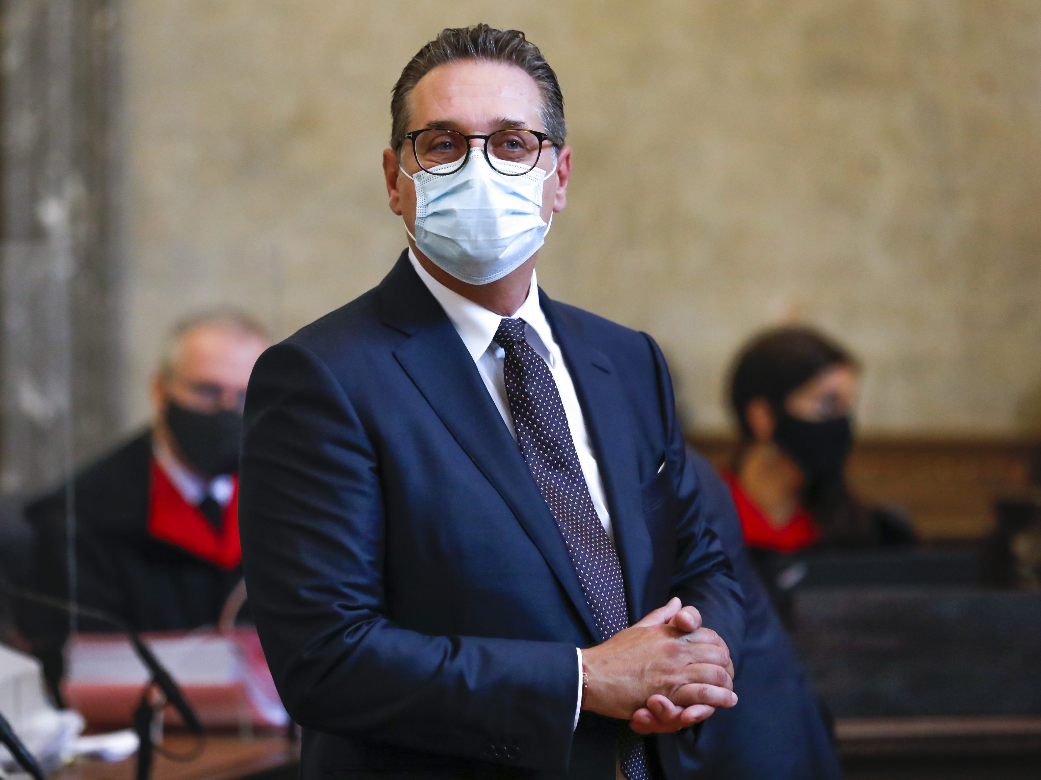 Vermuteter Gesetzkauf: Prozess unter regem Medieninteresse gestartet.