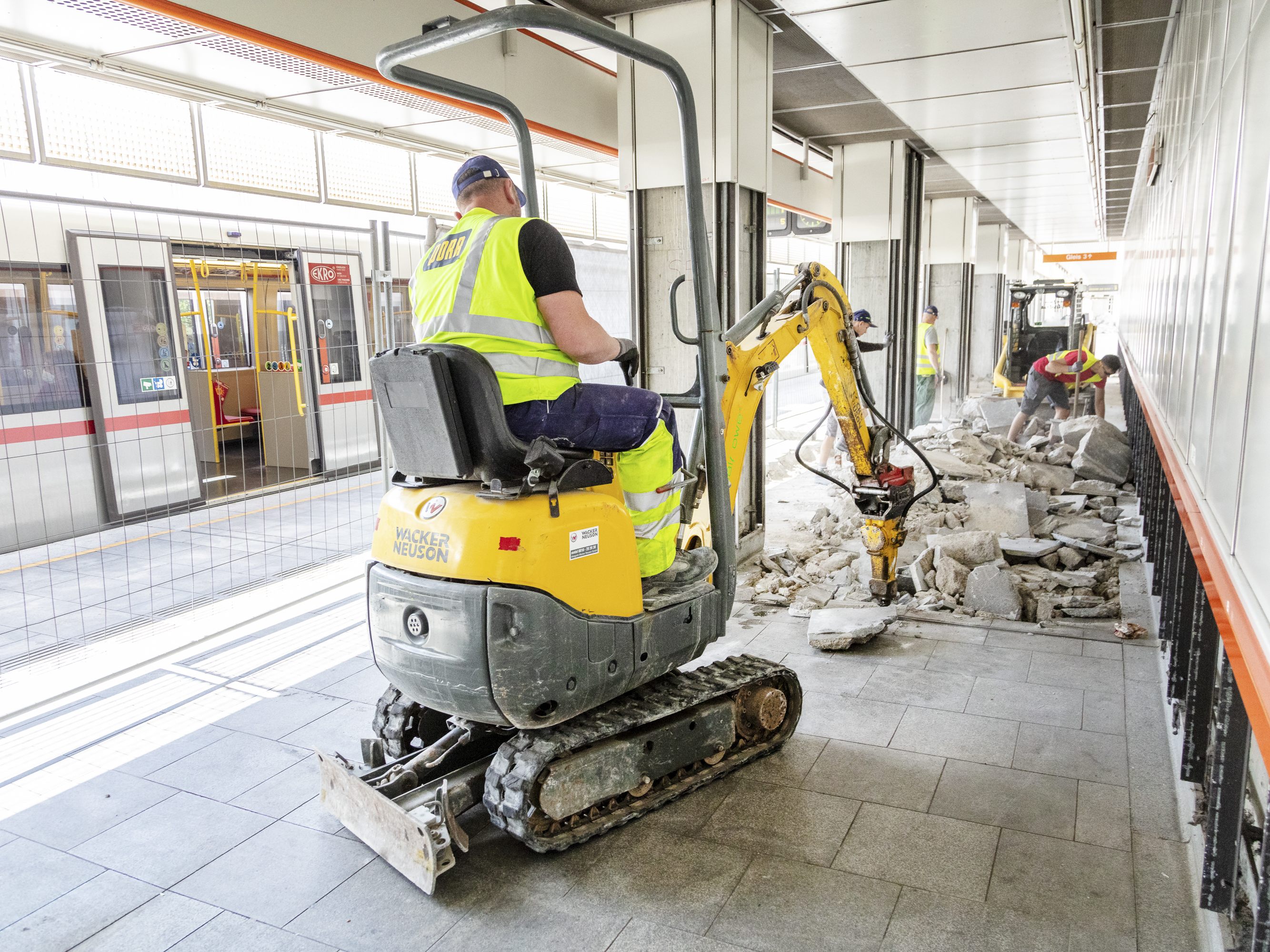 Wie bereits vergangenen Sommer, finden auch heuer wieder Bauarbeiten im Bereich der Linie U3 statt Wie bereits vergangenen Sommer, finden auch heuer wieder Bauarbeiten im Bereich der Linie U3 statt