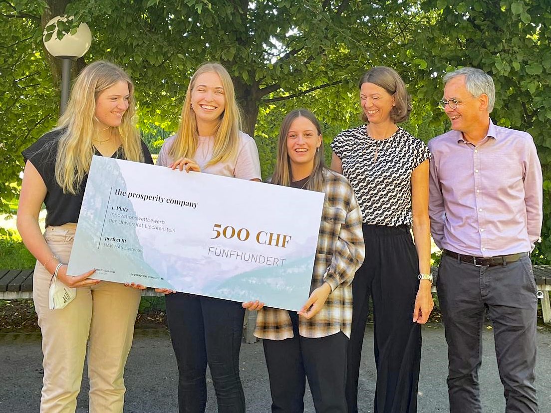 Die innovativen Schülerinnen freuten sich über ein Preisgeld in Höhe von CHF 500. Die innovativen Schülerinnen freuten sich über ein Preisgeld in Höhe von CHF 500.