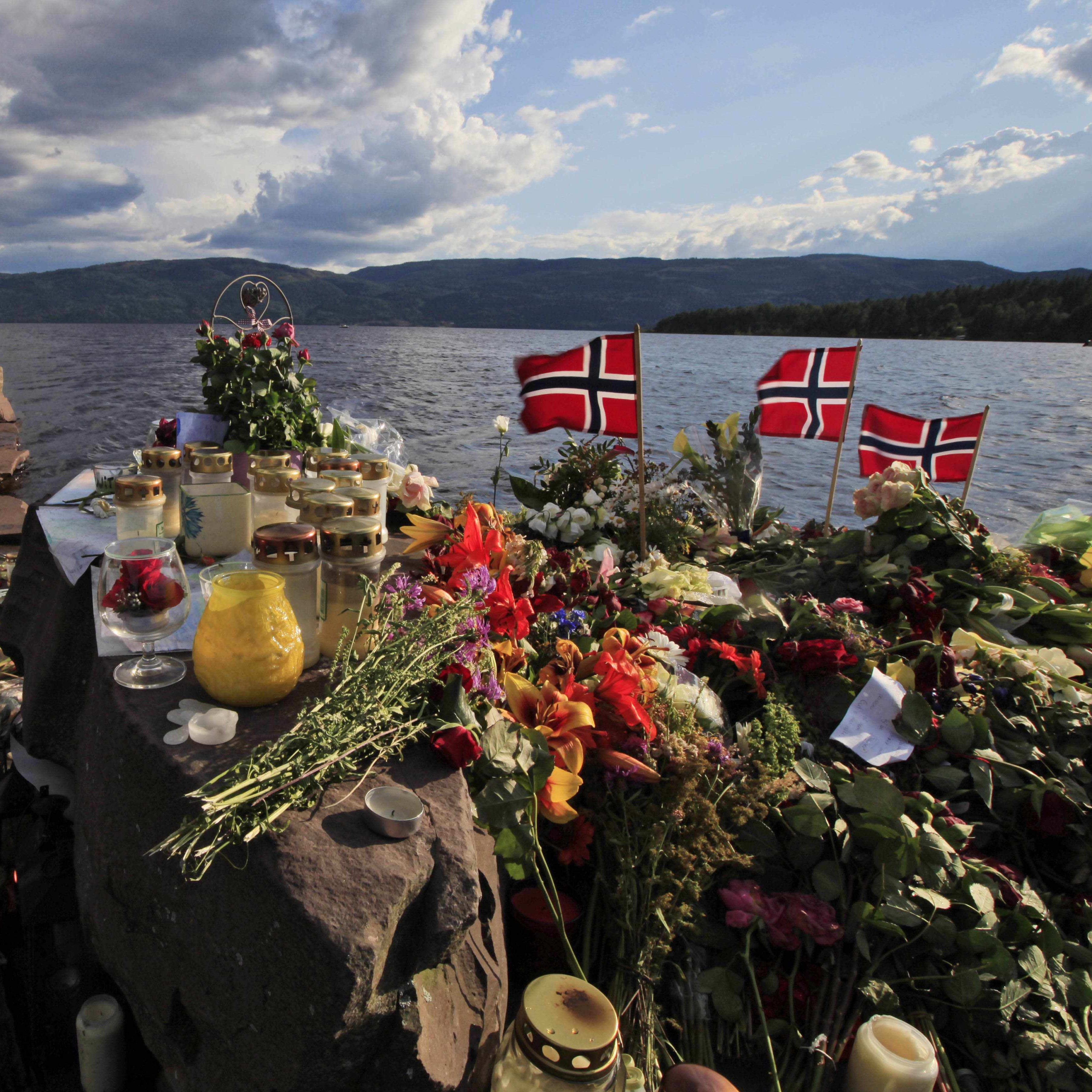 Zehn Jahre ist es her, dass der Terrorist Anders Breivik in Oslo und auf der Insel Utøya insgesamt 77 Menschen tötete. Zehn Jahre ist es her, dass der Terrorist Anders Breivik in Oslo und auf der Insel Utøya insgesamt 77 Menschen tötete.