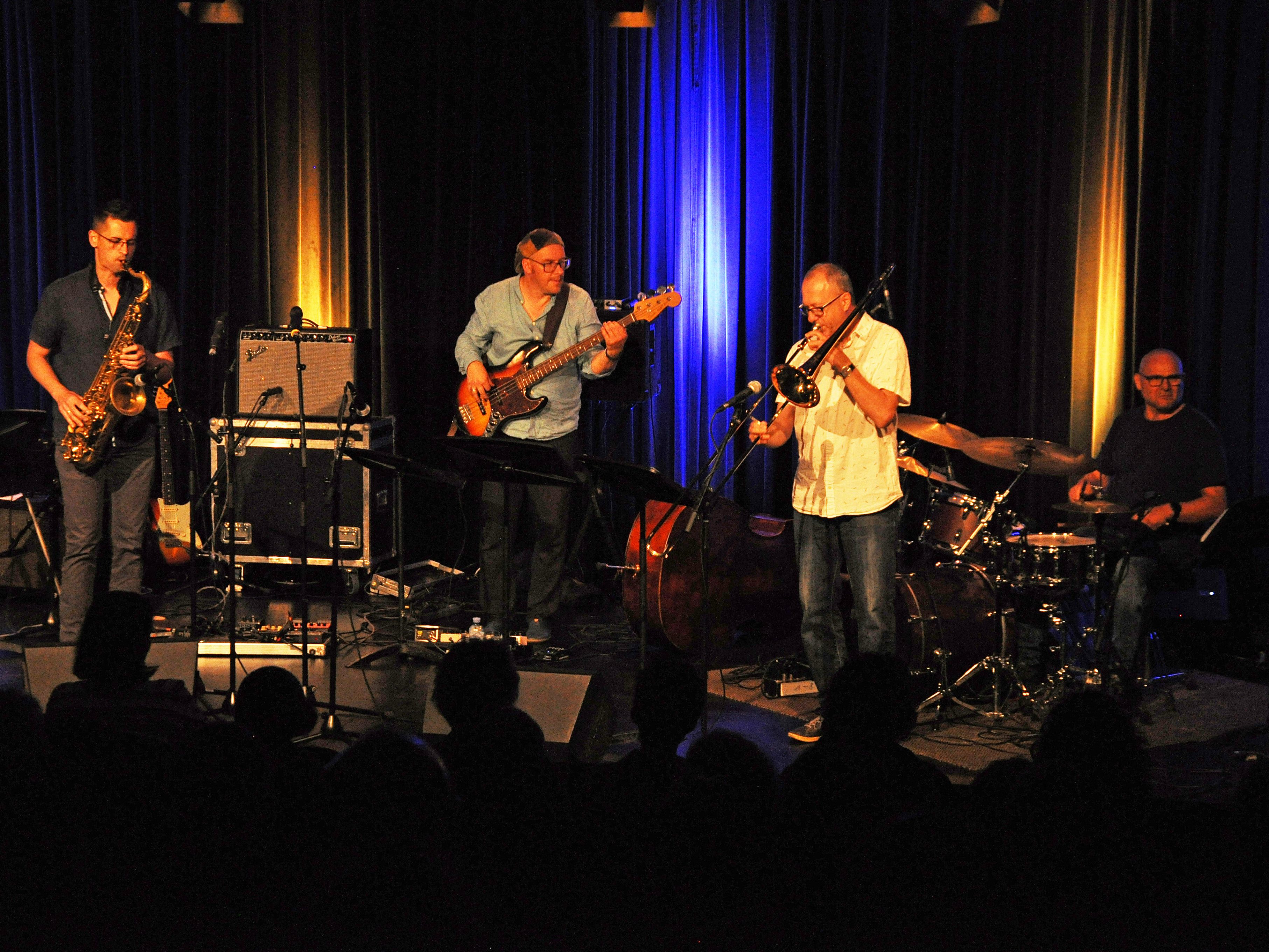 Lehrerinnen und Lehrer des Jazzseminars stellten sie sich in ganz neuen Formationen ins Rampenlicht.