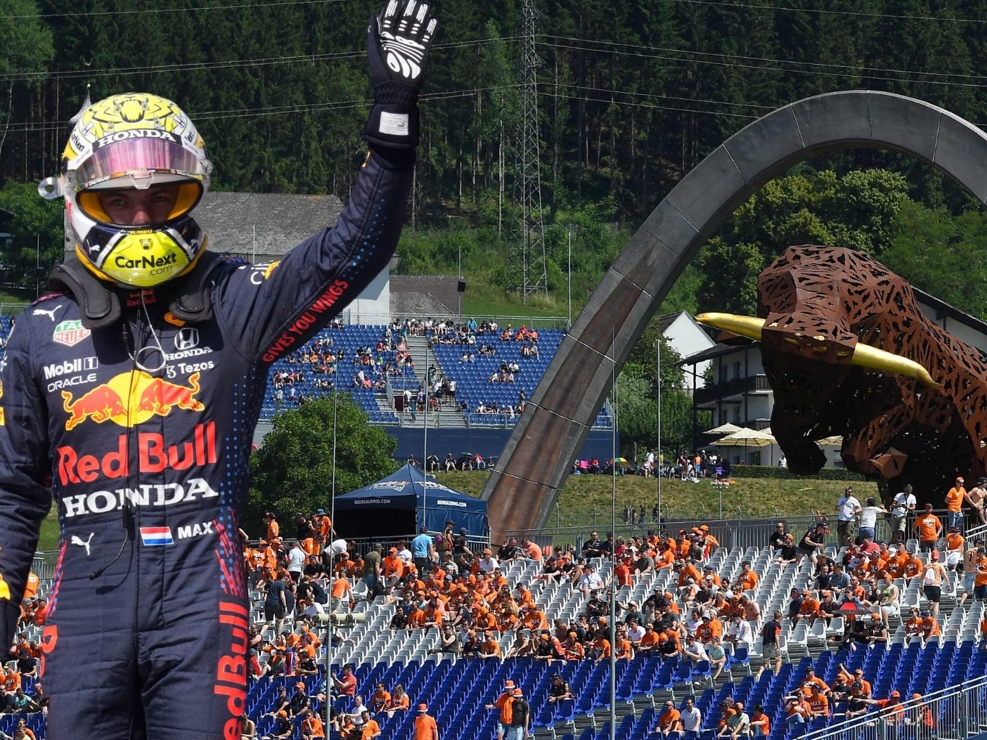 Red-Bull-Pilot Max Verstappen hat sich trotz Fehler auch für den zweiten Grand Prix der Formel 1 in Spielberg die Poleposition gesichert. Red-Bull-Pilot Max Verstappen hat sich trotz Fehler auch für den zweiten Grand Prix der Formel 1 in Spielberg die Poleposition gesichert.