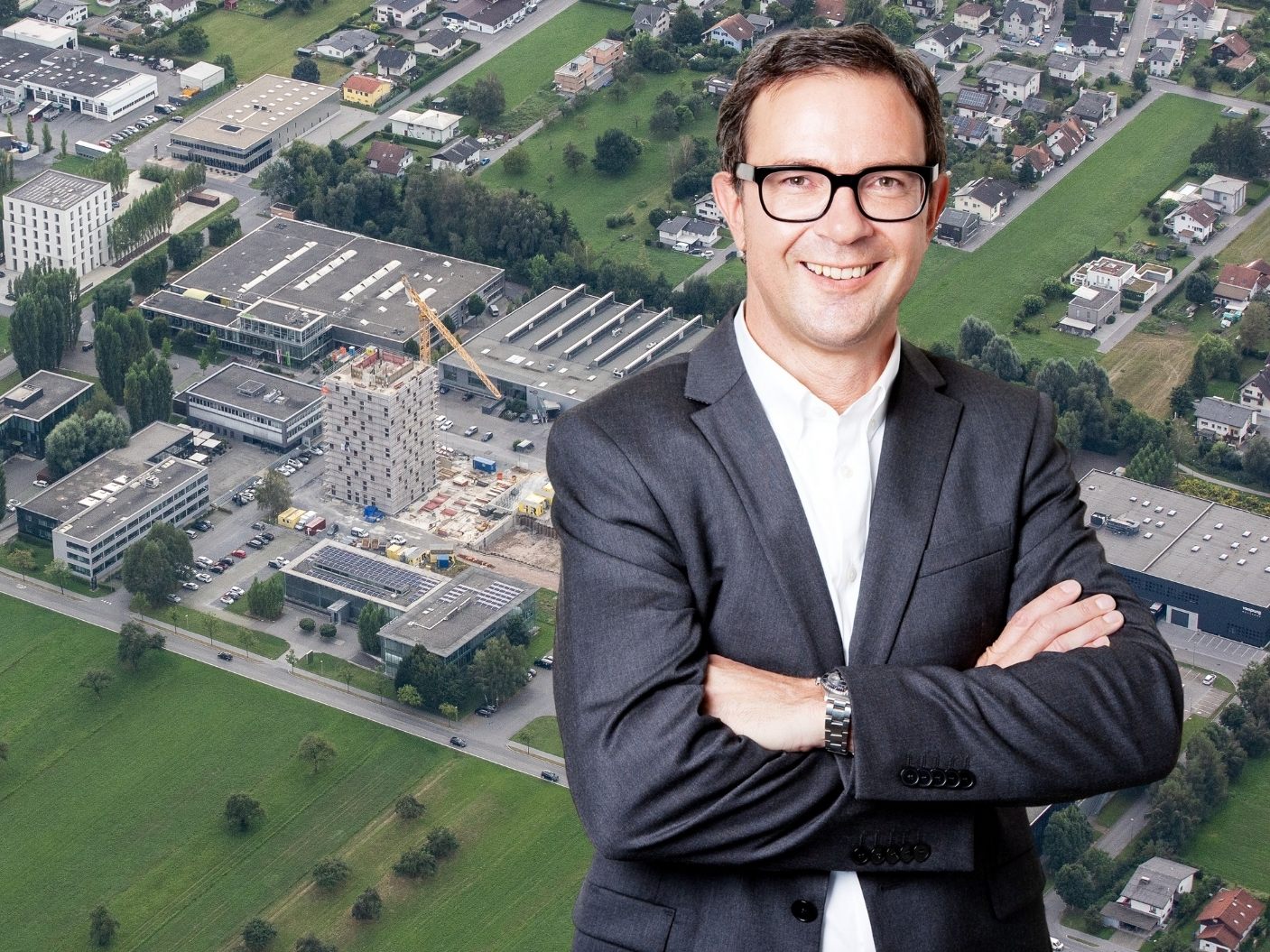 Möglich wird das Vorhaben durch einen Grundsatzbeschluss der Lustenauer Gemeindevertretung von vergangener Woche, wonach die rund 23.000 Quadratmeter des Projektgebietes an Investorengesellschaften unter Führung von Prisma verkauft werden sollen. Möglich wird das Vorhaben durch einen Grundsatzbeschluss der Lustenauer Gemeindevertretung von vergangener Woche, wonach die rund 23.000 Quadratmeter des Projektgebietes an Investorengesellschaften unter Führung von Prisma verkauft werden sollen.