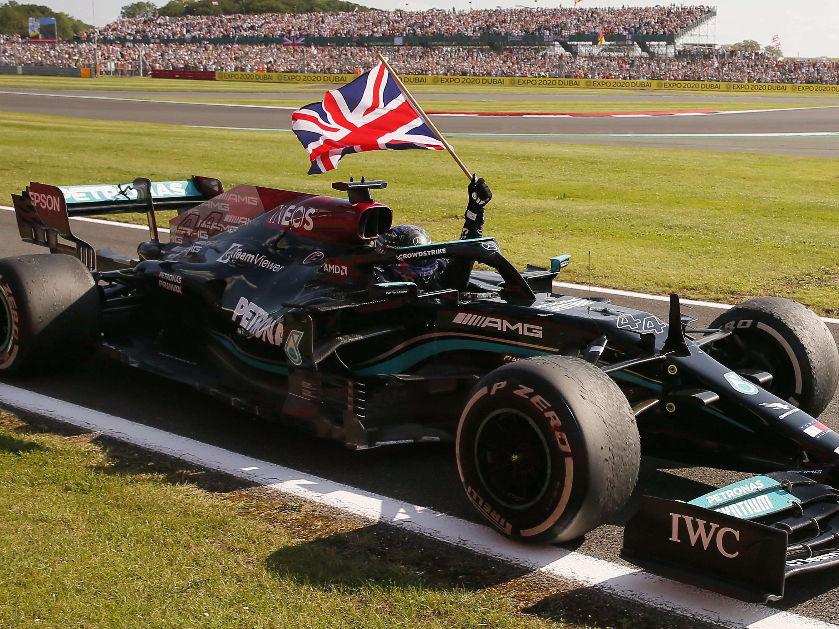 Hamilton siegt und sorgt durch Crash mit Verstappen für viel Gesprächsstoff.