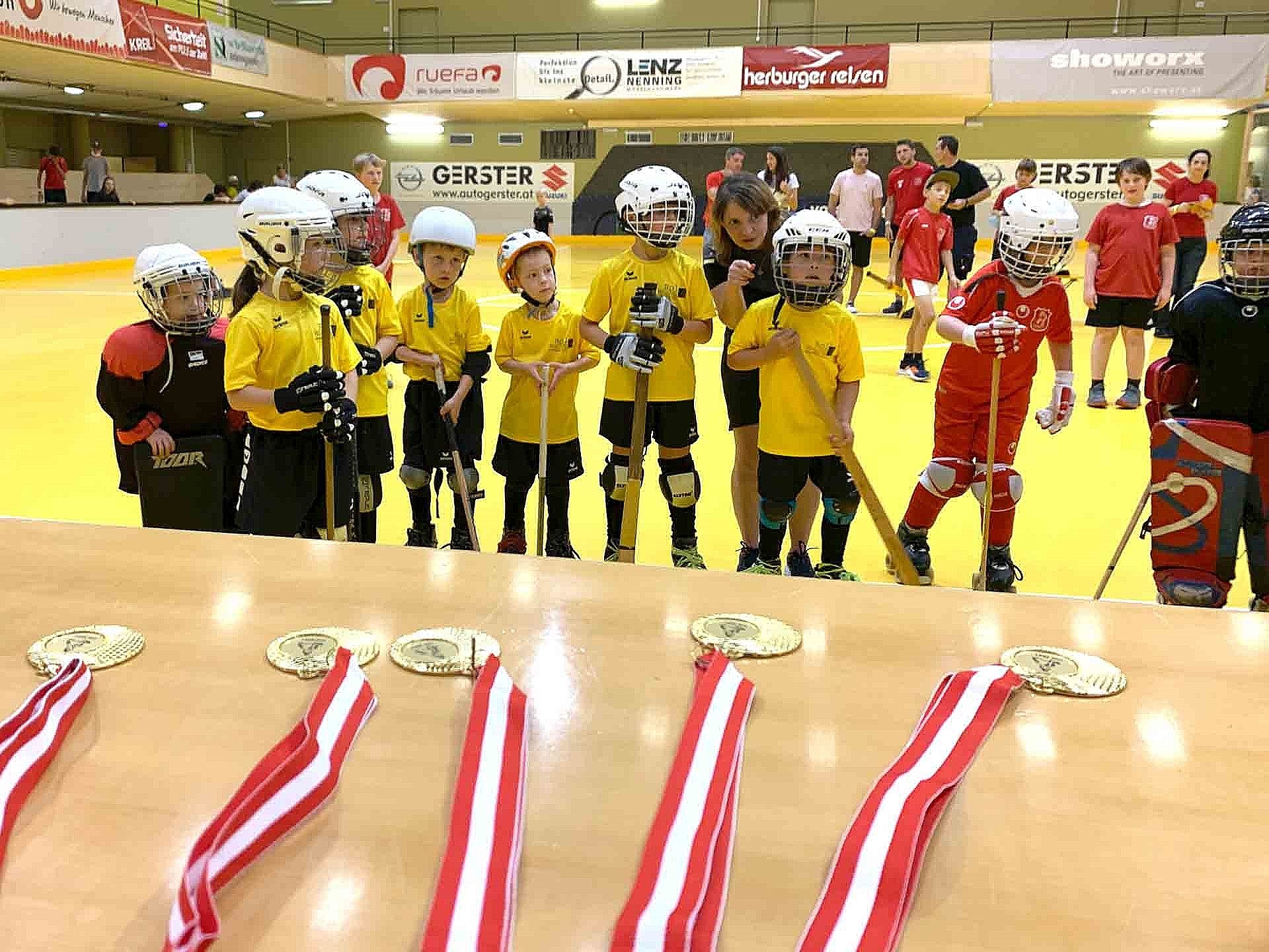 Dornbirns Rollhockey-Nachwuchs räumte bei der ÖM fleißig Medaillen ab.