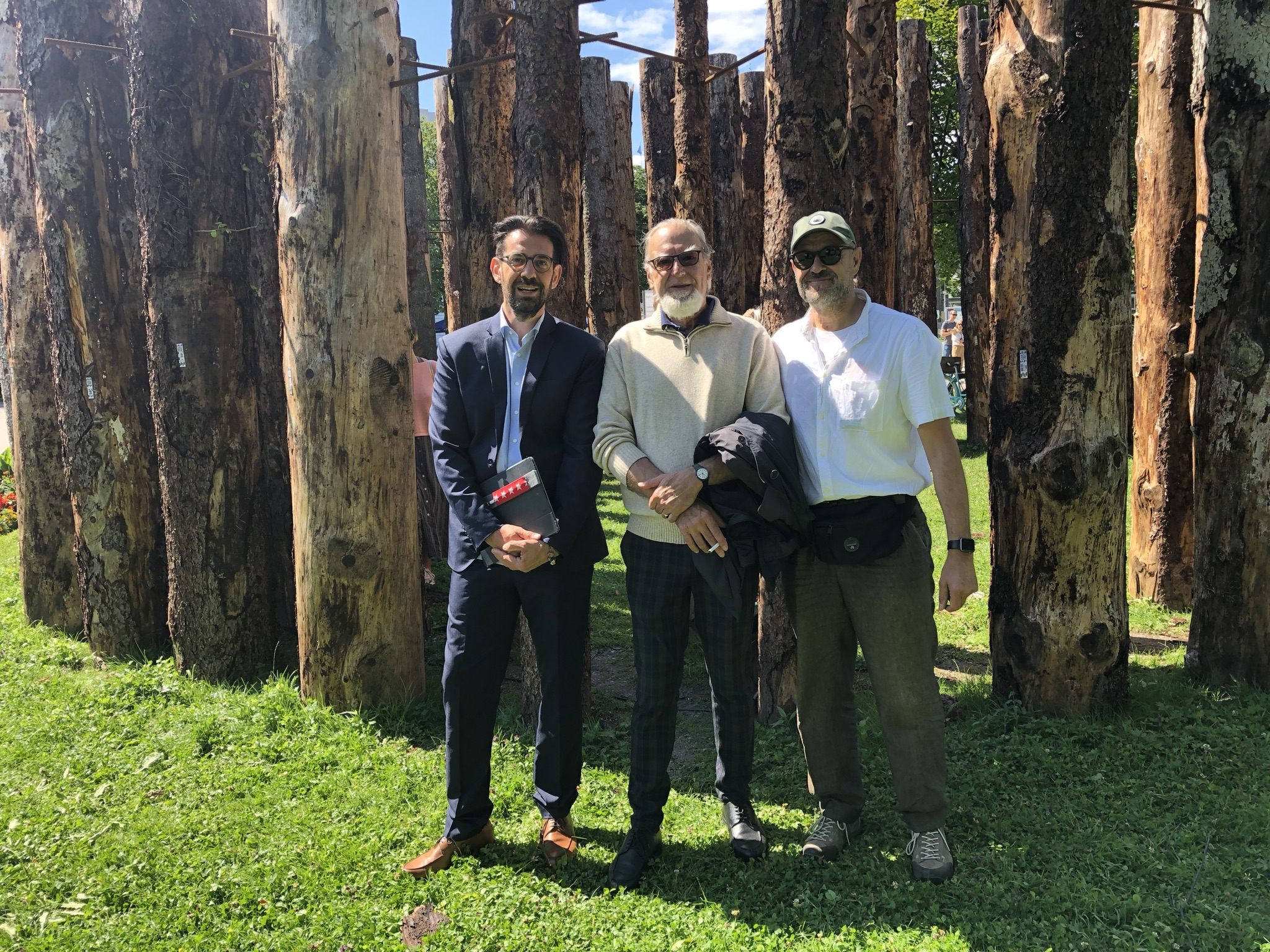 Achim Lang, Angelo Roventa, Armin Kathan freuen sich über die gelungene Umsetzung der ditigalen Galerie round 72 am Ufer des Bodensees.