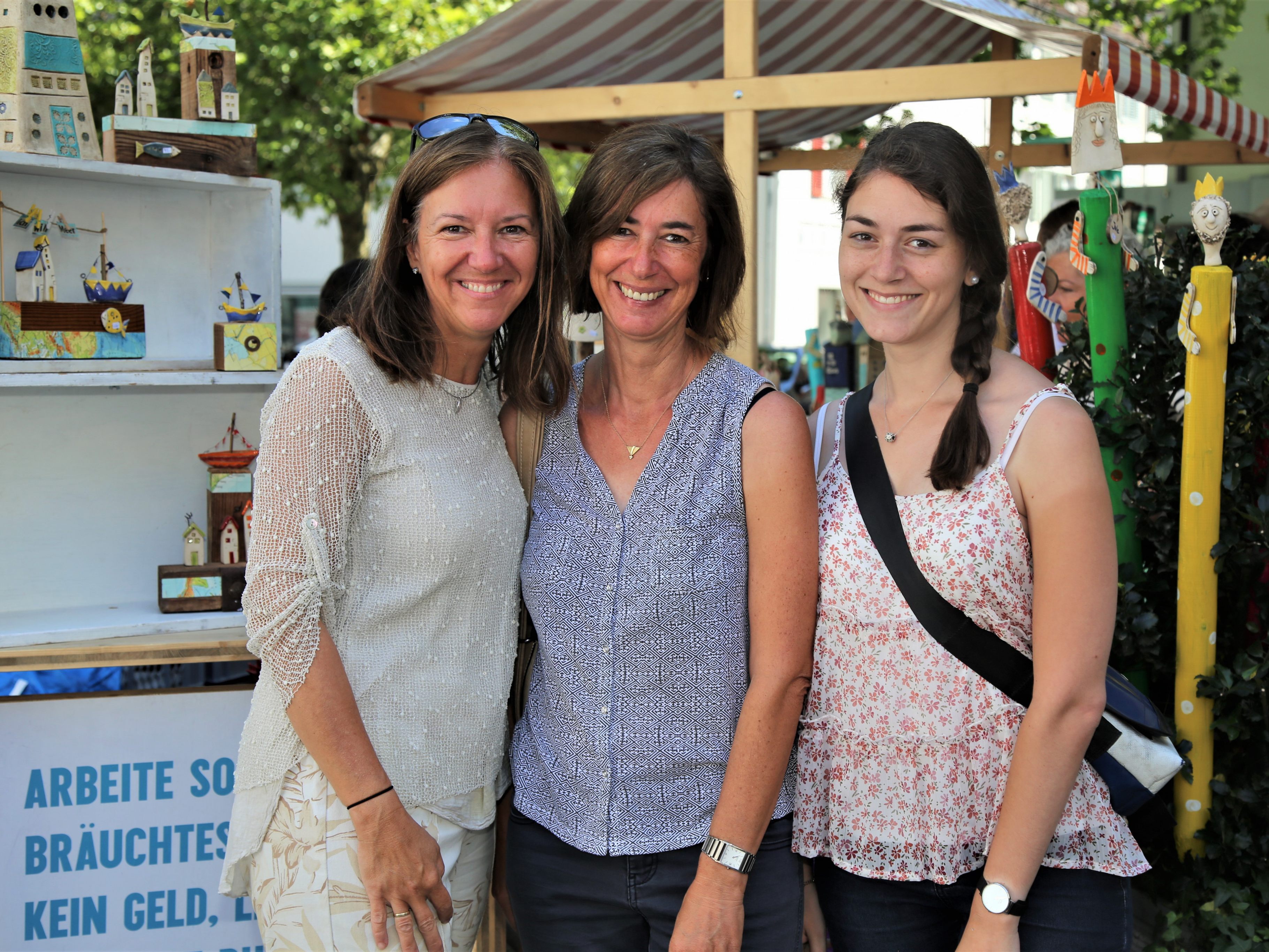 Birgit, Edith und Marina genossen das Treiben in der Feldkircher Altstadt.