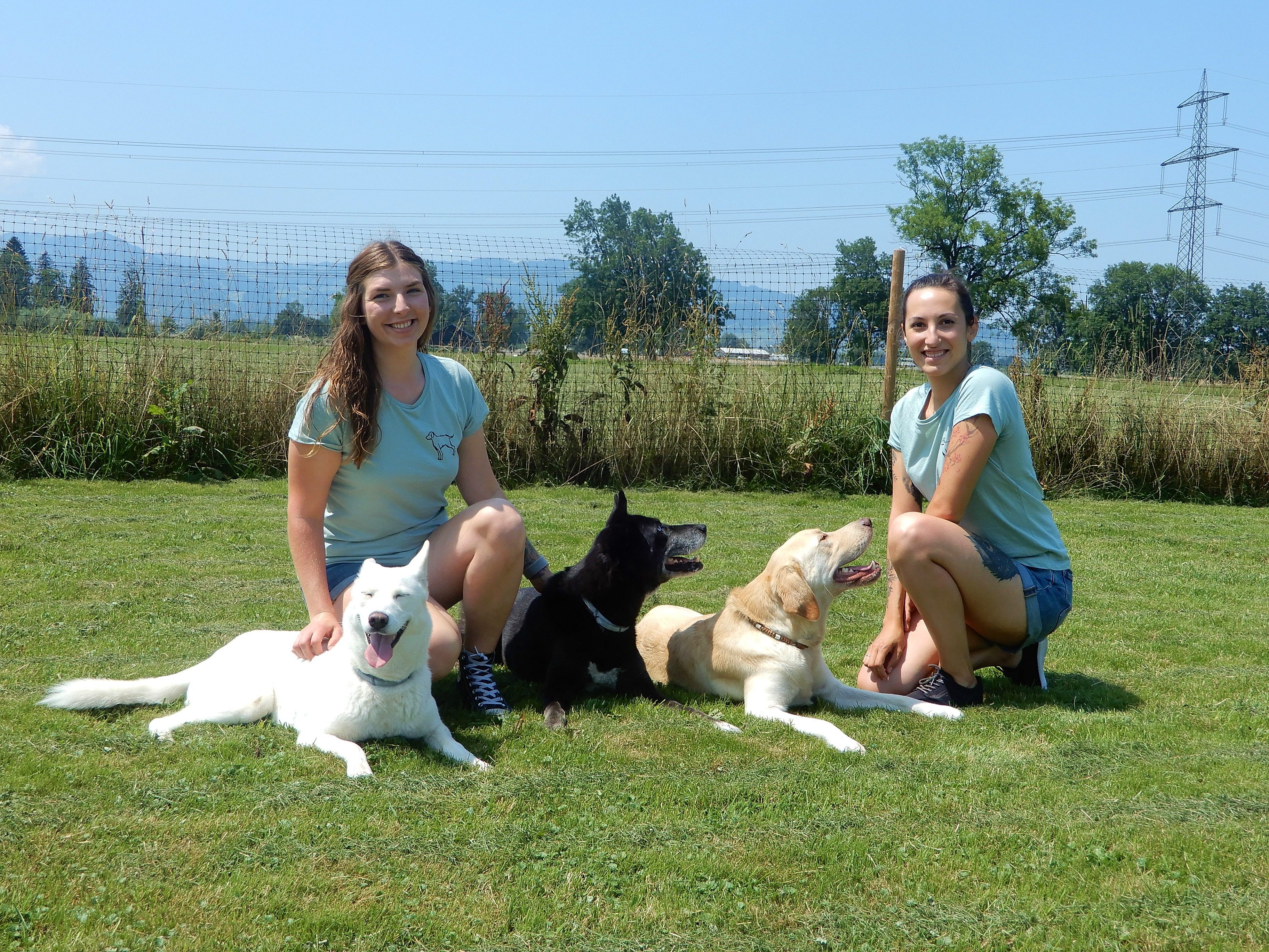 Hunde sind der Mittelpunkt im Leben von Belinda Feierle und Desiree Alge - beruflich wie privat. Hunde sind der Mittelpunkt im Leben von Belinda Feierle und Desiree Alge - beruflich wie privat.