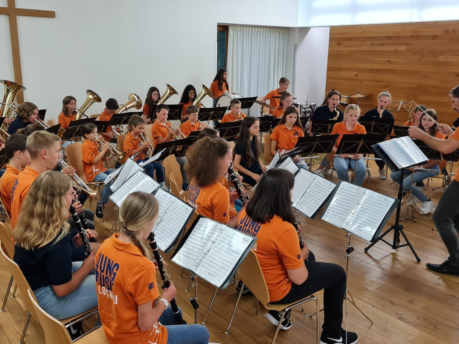 Auch die „Jungmusik Lochau“ unter der bewährten Leitung von Stefan Nobis bewies bei diesem familiärem „Abend mit Blasmusik“ im Pfarrheim beste Konzertqualität. Auch die „Jungmusik Lochau“ unter der bewährten Leitung von Stefan Nobis bewies bei diesem familiärem „Abend mit Blasmusik“ im Pfarrheim beste Konzertqualität.