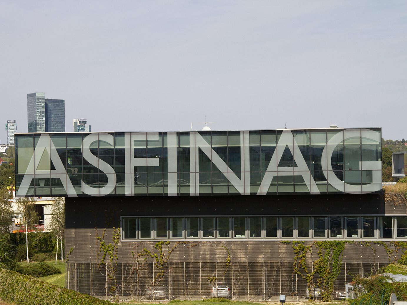 Greenpeace kritisiert die geplanten Straßen-Projekte der Asfinag. Greenpeace kritisiert die geplanten Straßen-Projekte der Asfinag.