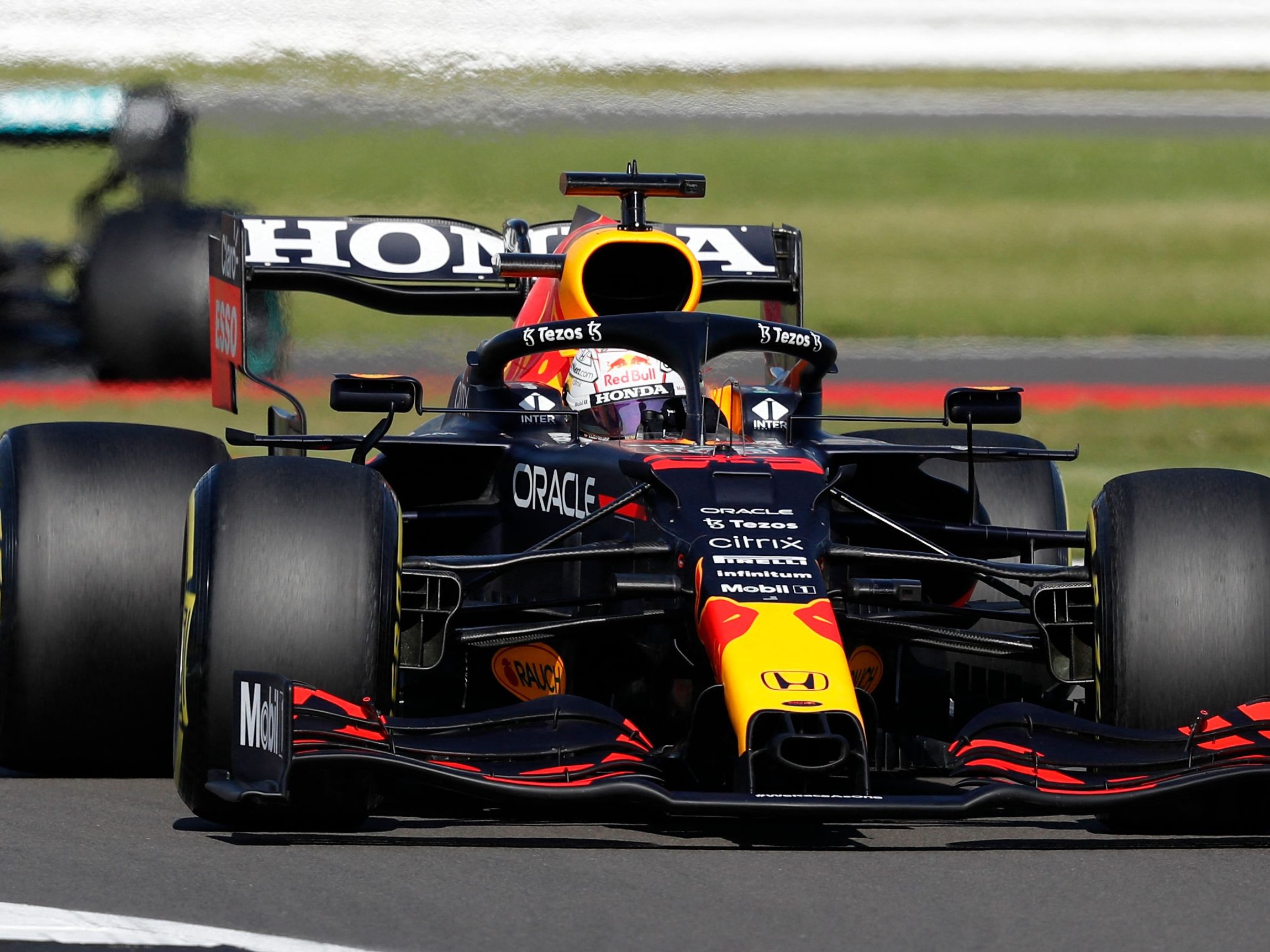 Max Verstappen scheint auch in Silverstone nicht zu stoppen zu sein. Max Verstappen scheint auch in Silverstone nicht zu stoppen zu sein.
