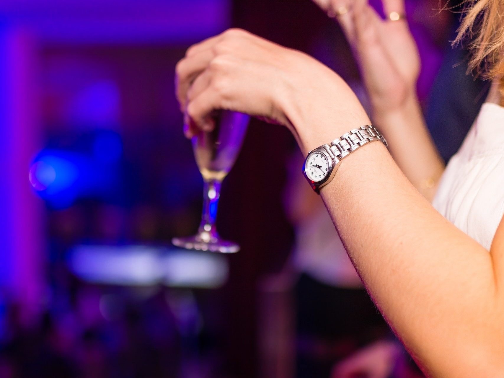 Auch wenn jetzt wieder ausgelassen Party gemacht wird - Distanz und Aufmerksamkeit sind bei neuen Bekanntschaften generell zu empfehlen Auch wenn jetzt wieder ausgelassen Party gemacht wird - Distanz und Aufmerksamkeit sind bei neuen Bekanntschaften generell zu empfehlen