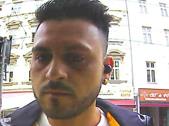Die Polizei sucht nach diesem Mann.