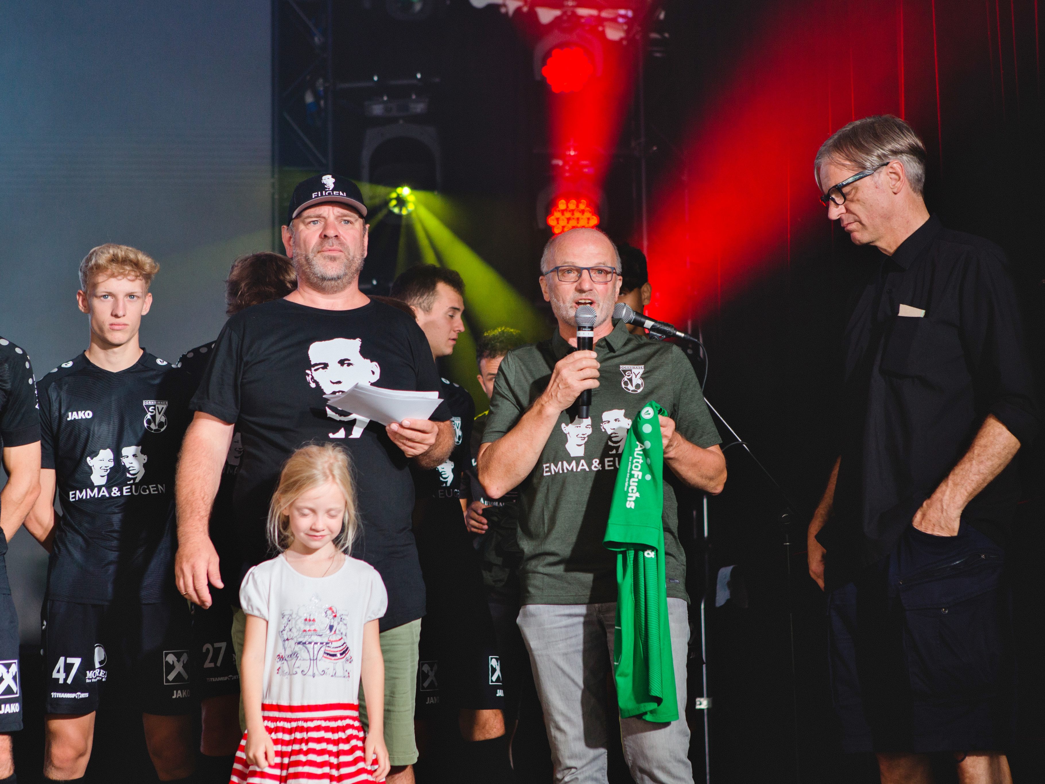 EMMA & EUGEN DSV-Präsdident Herbert Lenz bedankte sich bei Wolfgang Preuß (re.) und freut sich auf die zukünftige Zusammenarbeit.