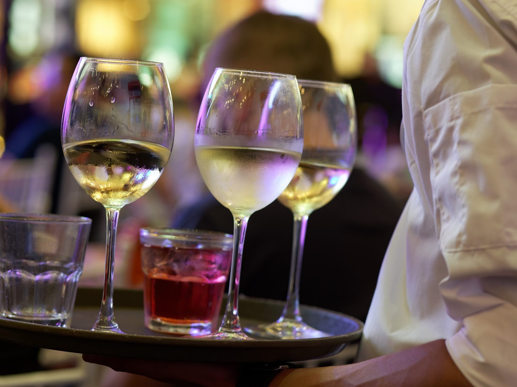 Die Gastronomie und Hotellerie sucht Arbeitskräfte. Die Gastronomie und Hotellerie sucht Arbeitskräfte.