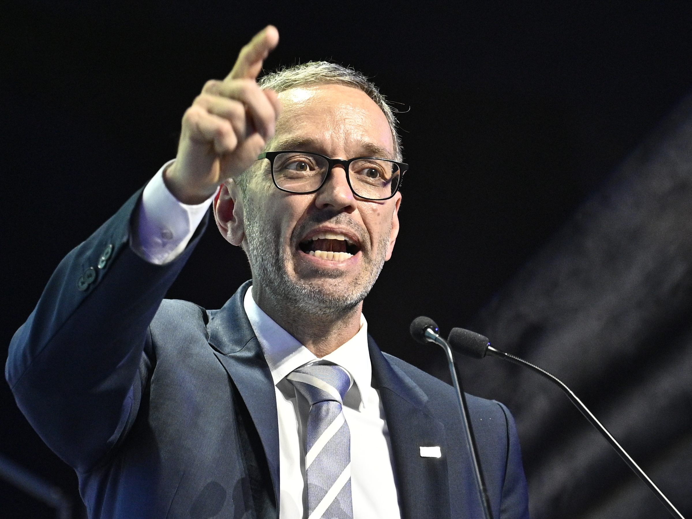 Kickl will der heimischen Impfstoff-Produktion unter die Arme greifen.