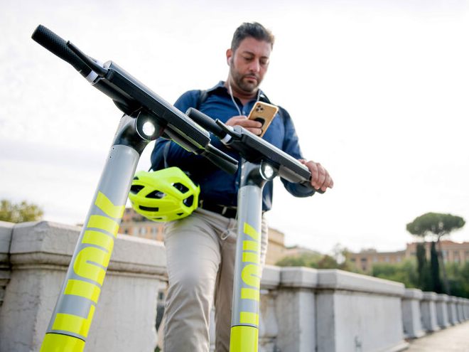 Der Scooter-Anbieter Link will Verkehrssünder automatisch erkennen. Der Scooter-Anbieter Link will Verkehrssünder automatisch erkennen.