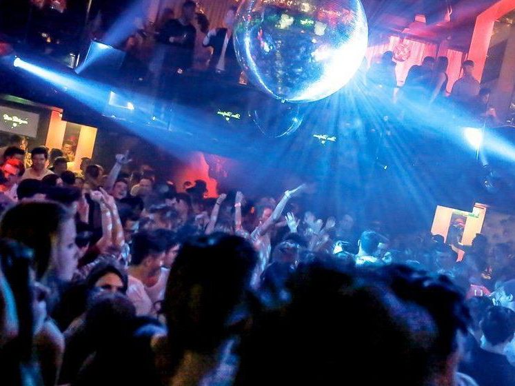 Besonders die kleinen Clubs haben oft kein Corona-Konzept. Besonders die kleinen Clubs haben oft kein Corona-Konzept.