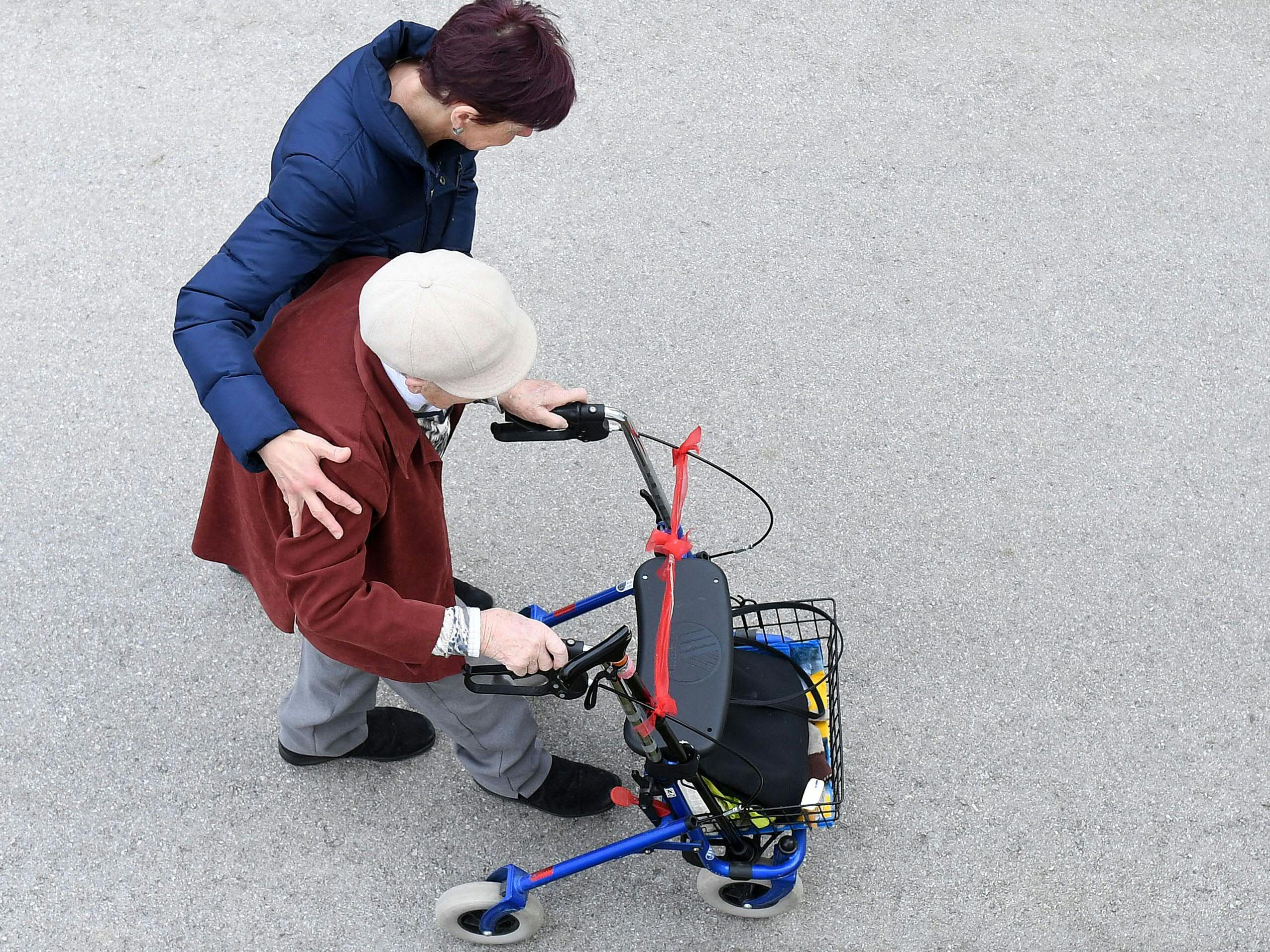 Die Pflegeorganisationen fordern einen Gipfel mit dem Gesundheitsminister. Die Pflegeorganisationen fordern einen Gipfel mit dem Gesundheitsminister.