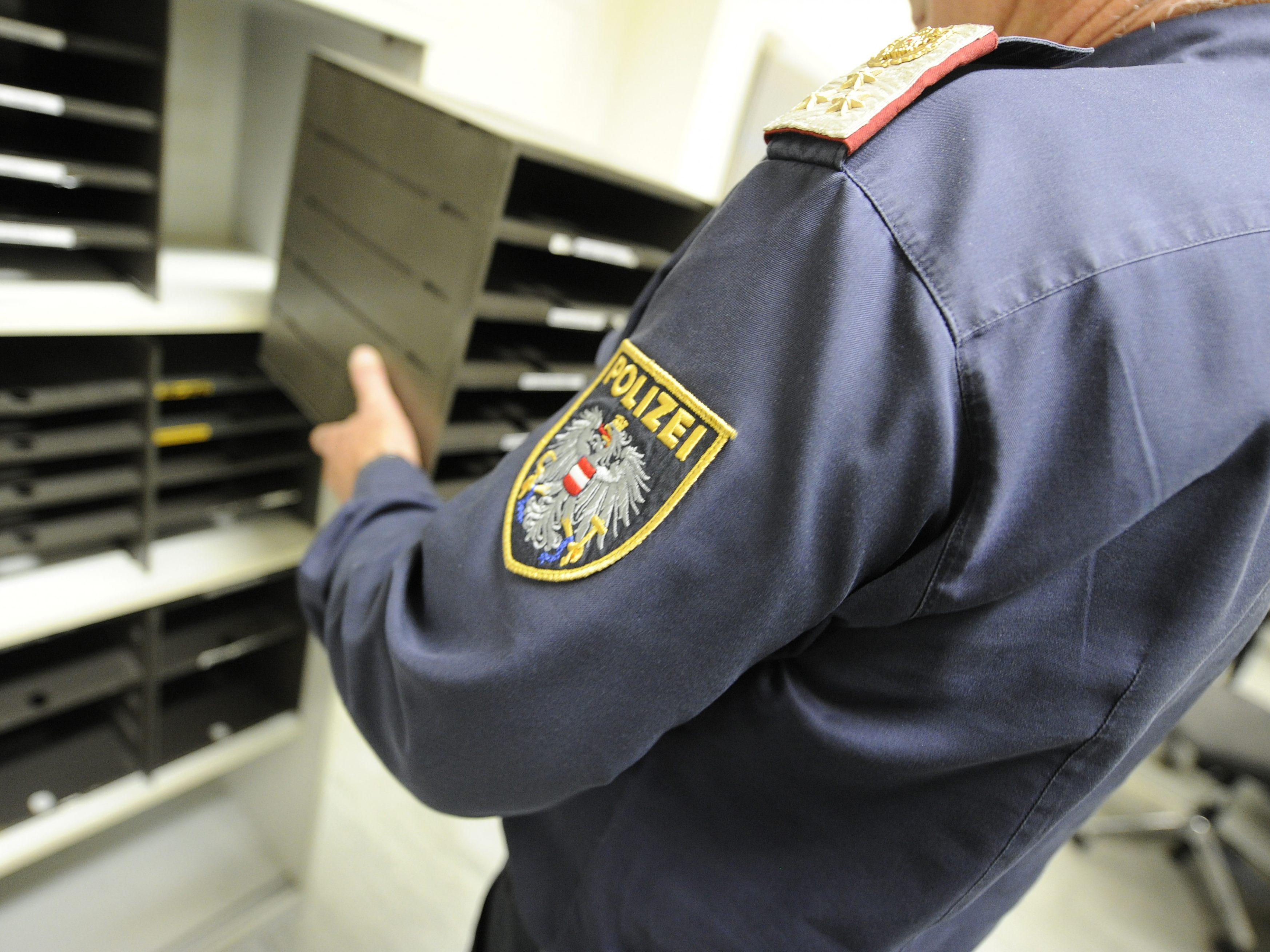 Die Polizei soll die Frau nicht ernst genommen haben. Die Polizei soll die Frau nicht ernst genommen haben.