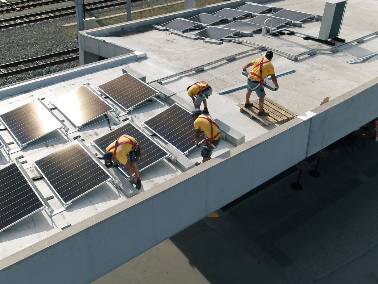 Photovoltaikanlage am Bahnhof Rankweil errichtet.