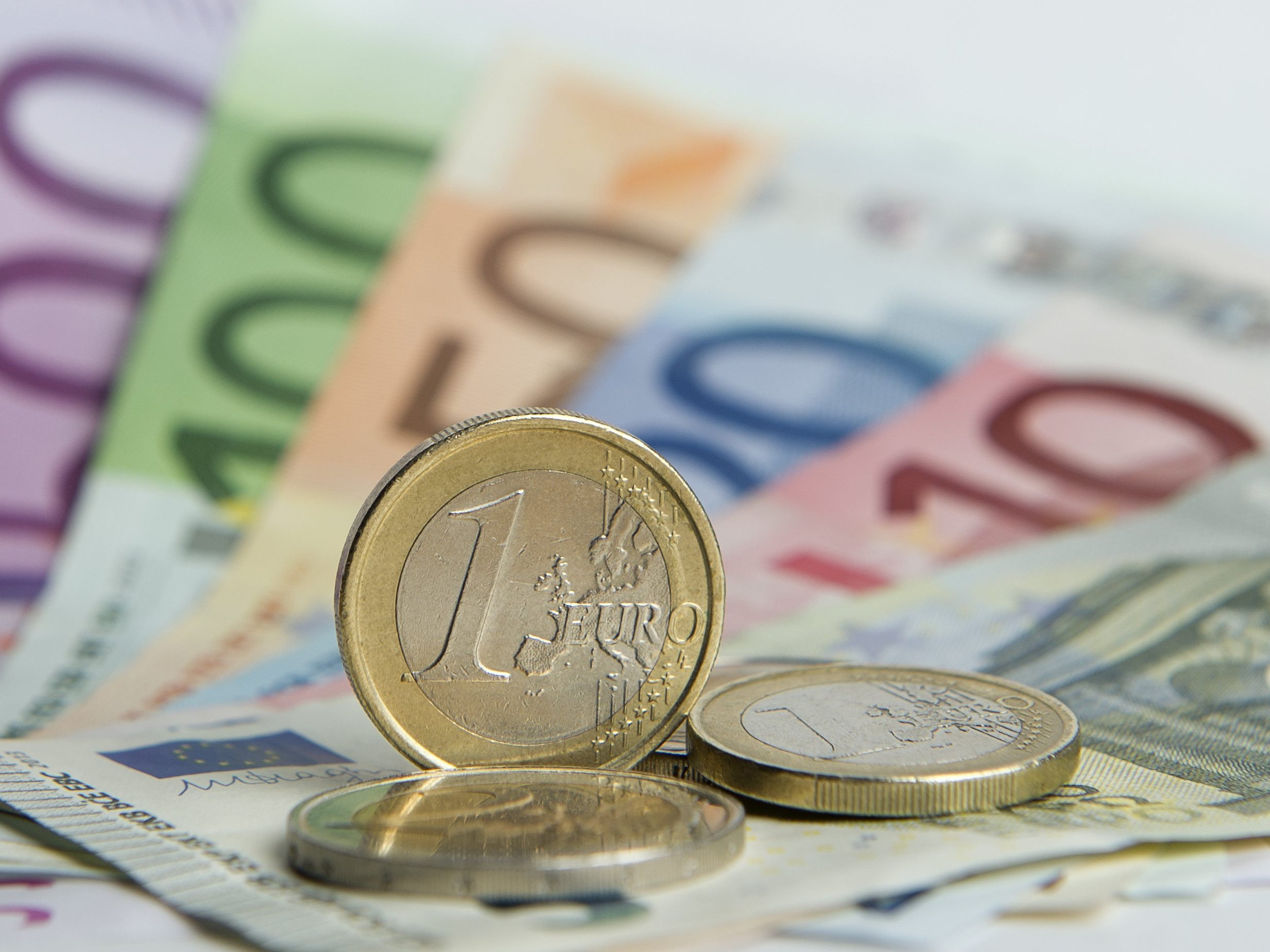 Erneut wird über ein Bargeld-Limit von 10.000 Euro diskutiert.