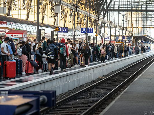 Viele Passagiere werden sich wieder gedulden müssen Viele Passagiere werden sich wieder gedulden müssen
