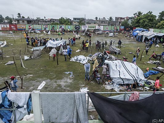 60.000 Häuser zerstört, Zehntausende Menschen obdachlos